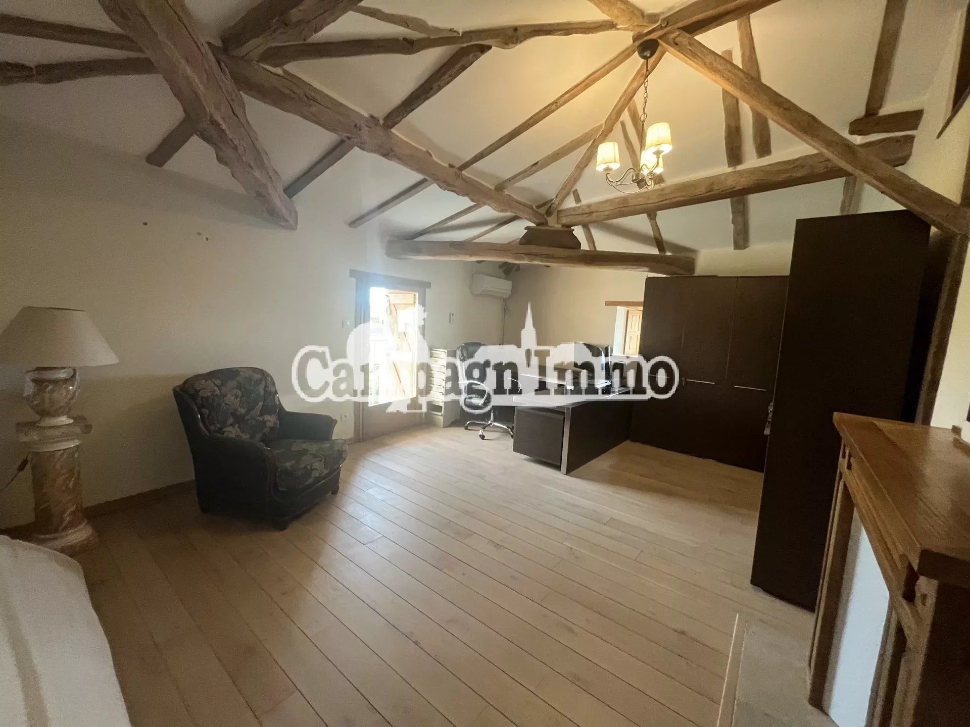 Hus i Saint-Just-la-Pendue, Loire 12665687