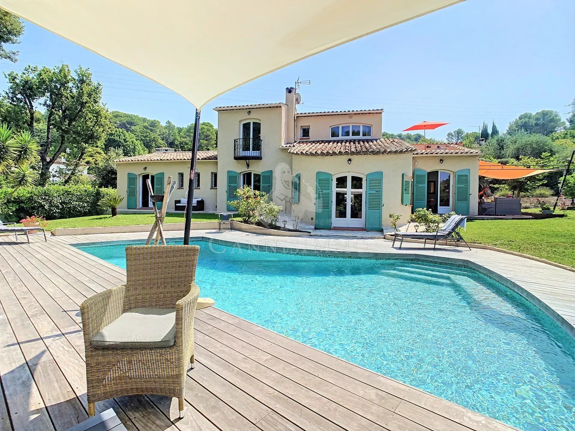 Residential in Mougins, Alpes-Maritimes 12666043