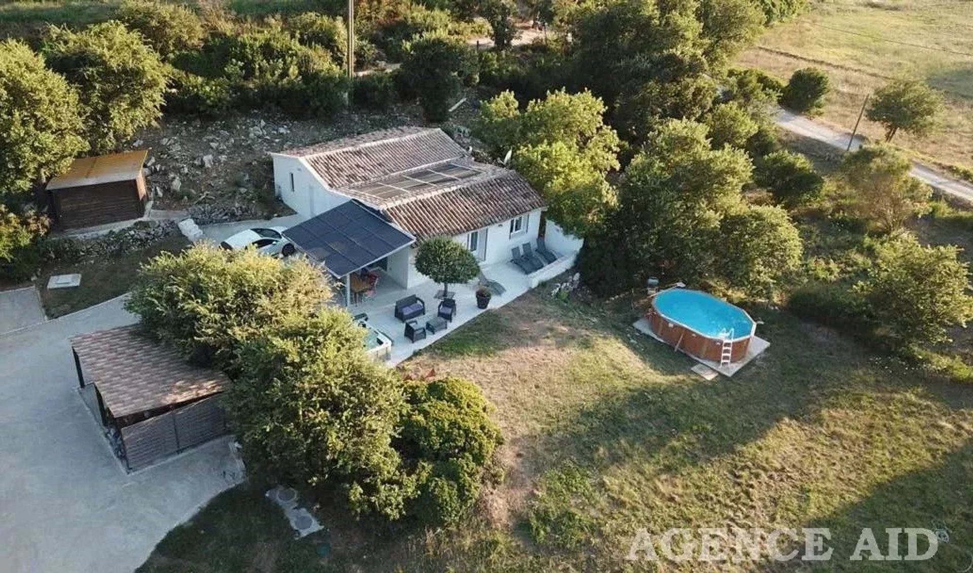 بيت في Cuges-les-Pins, Provence-Alpes-Cote d'Azur 12666072