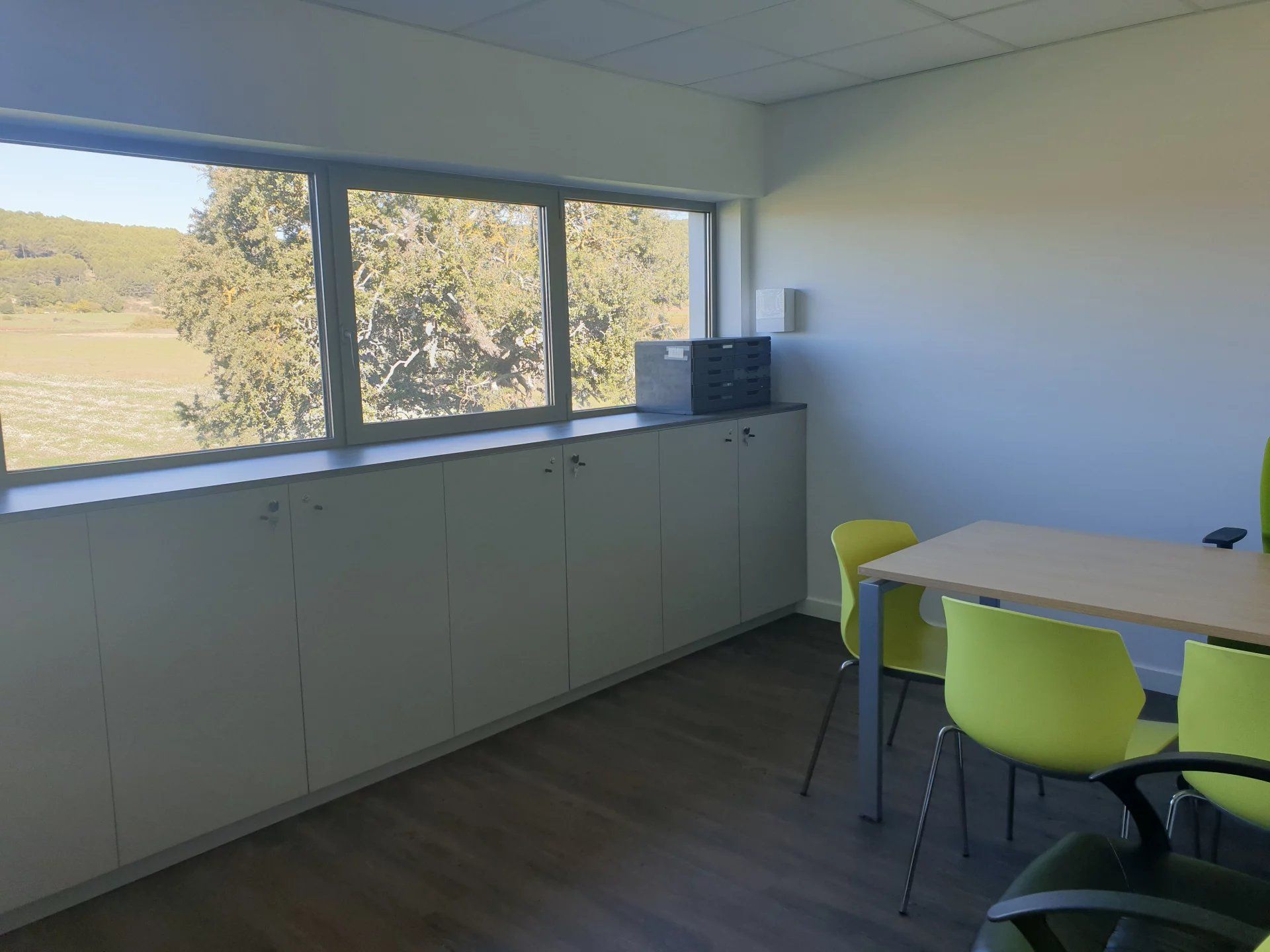 Office in Eguilles, Provence-Alpes-Cote d'Azur 12666118