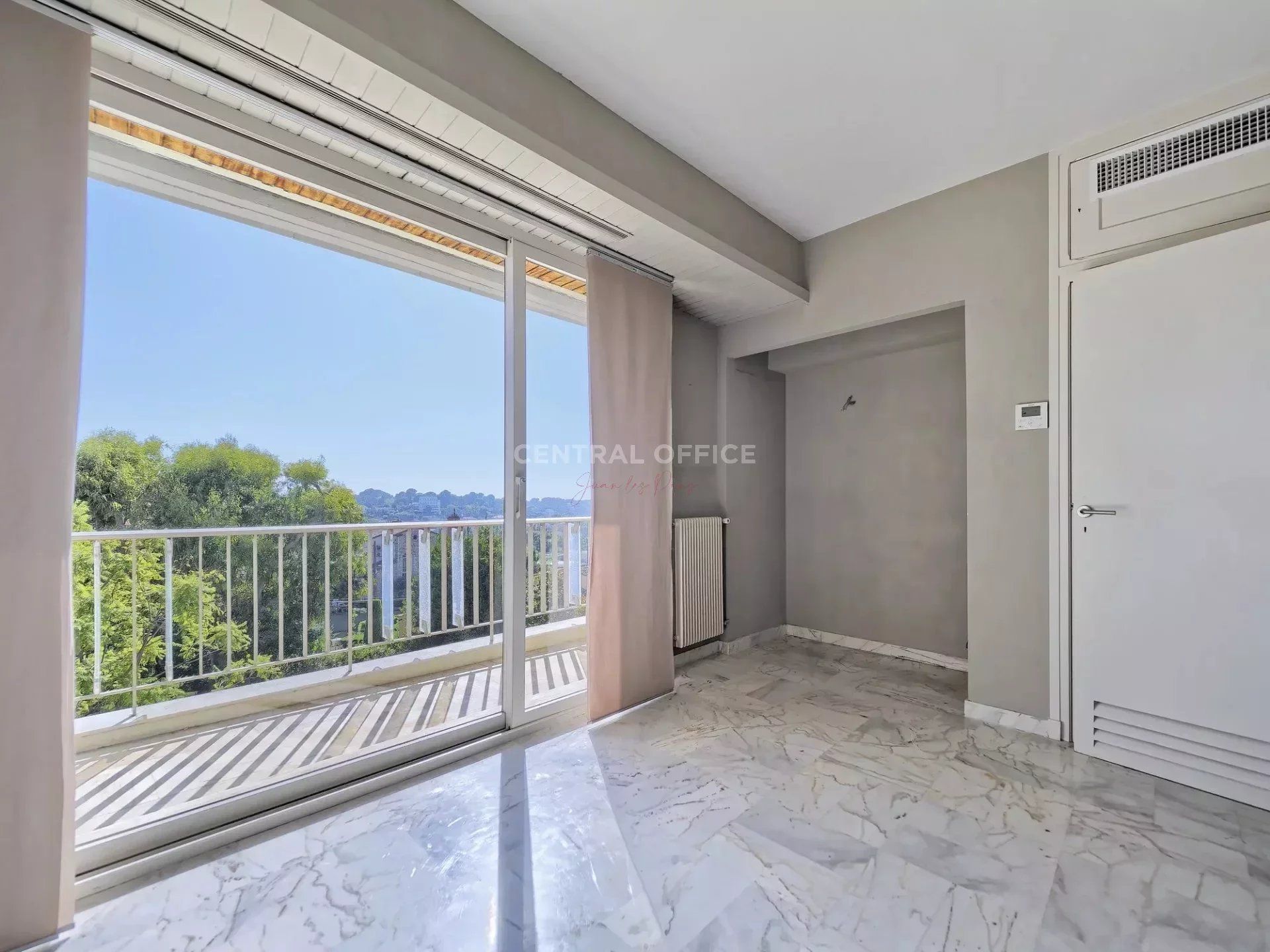 Condominio en Antibes, Alpes-Maritimes 12666150