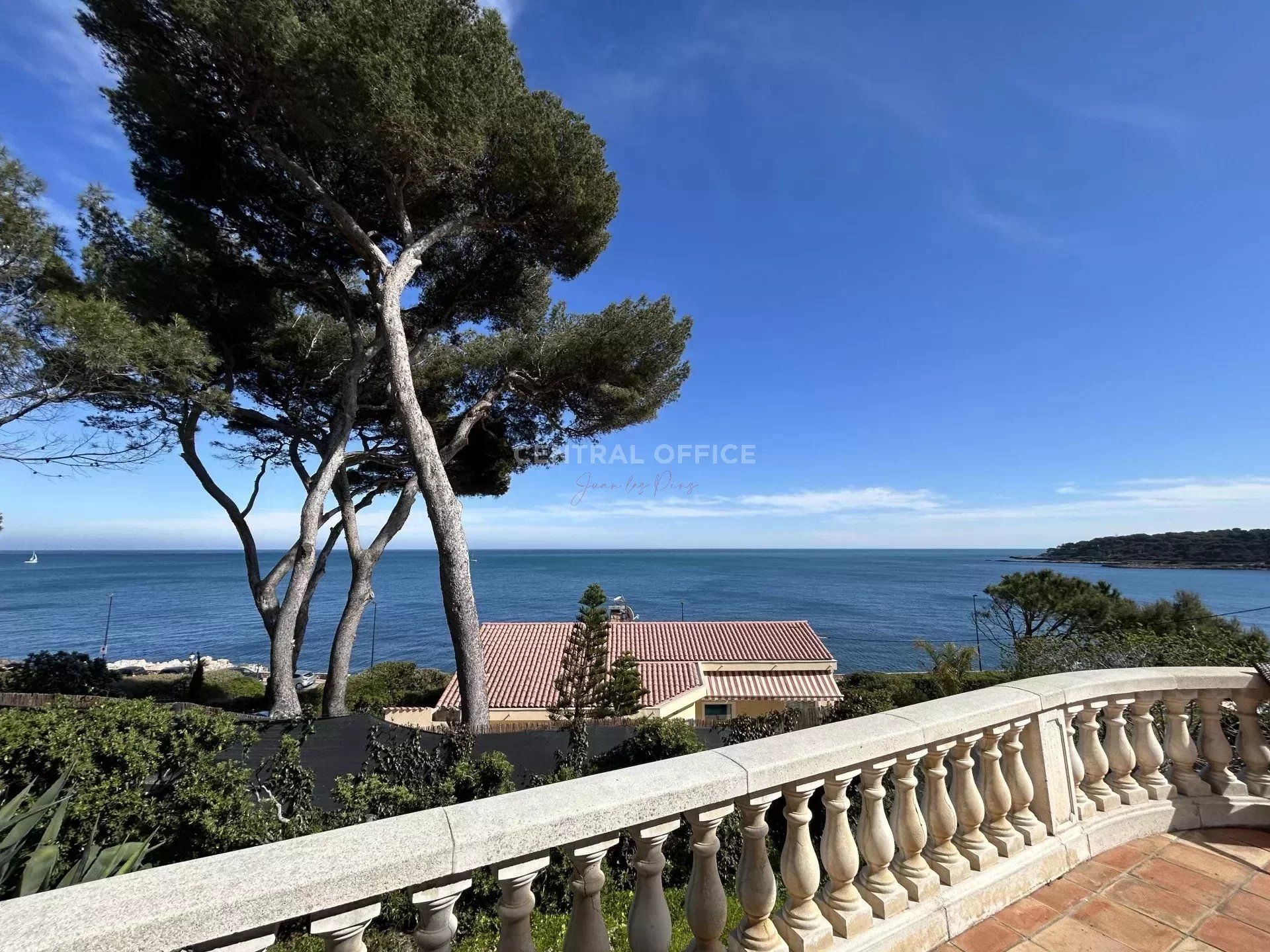 بيت في Antibes, Alpes-Maritimes 12666153