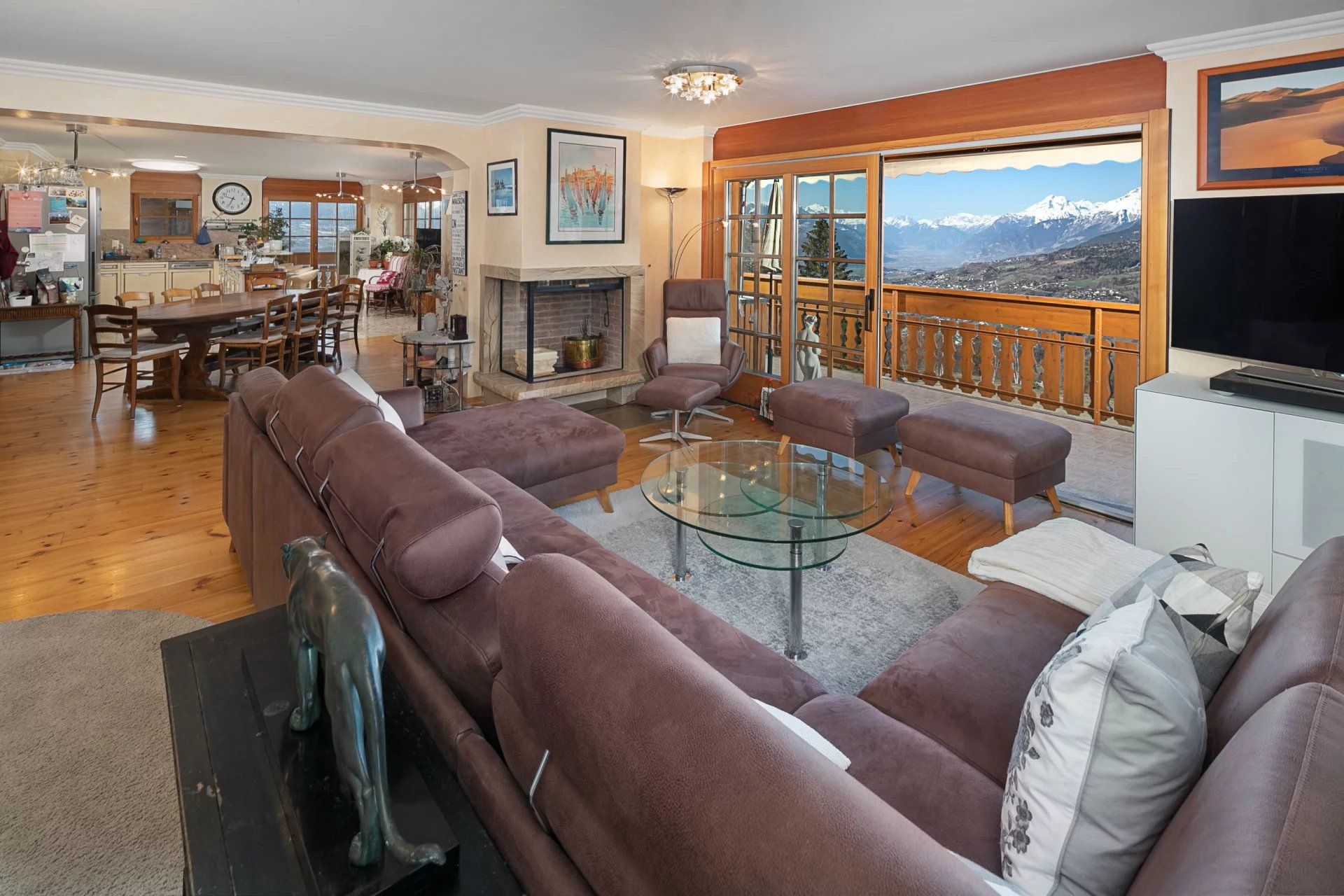 Condominium in Crans-Montana, District de Sierre 12666169