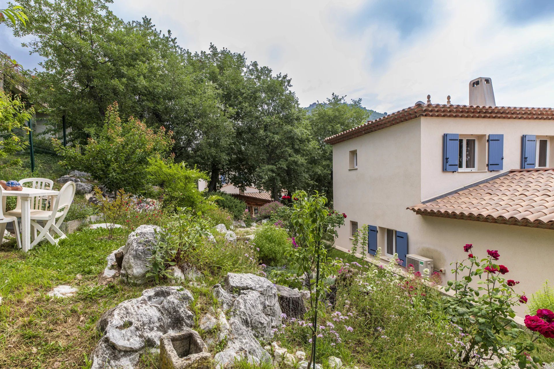 House in Châteauneuf-Villevieille, Alpes-Maritimes 12666559