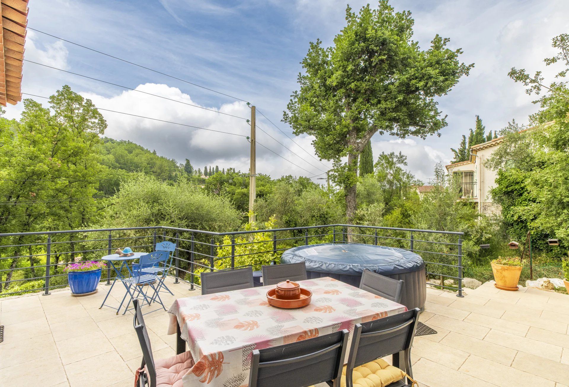 House in Châteauneuf-Villevieille, Alpes-Maritimes 12666559