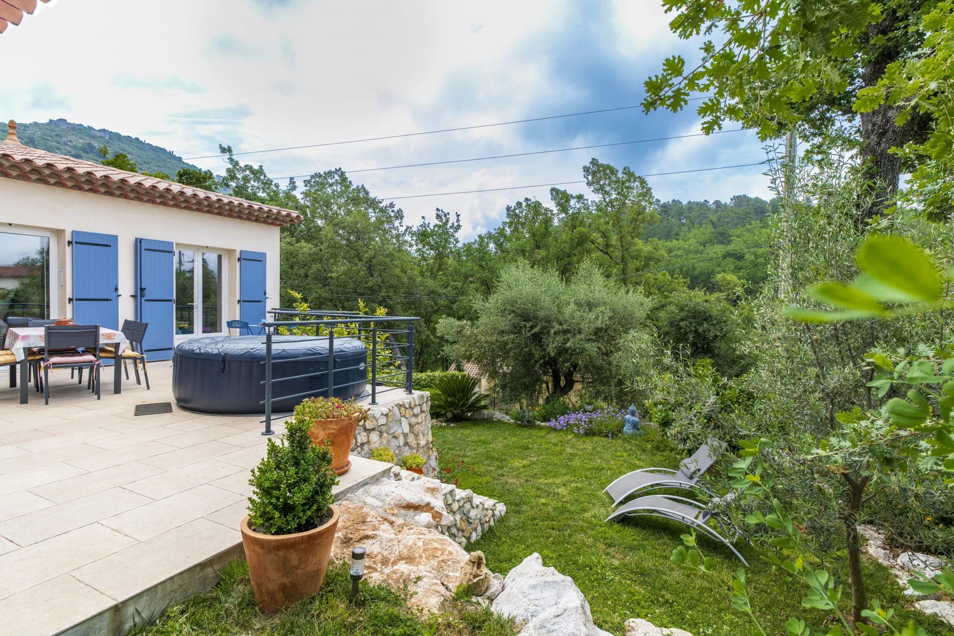 Casa nel Châteauneuf-Villevieille, Alpes-Maritimes 12666559