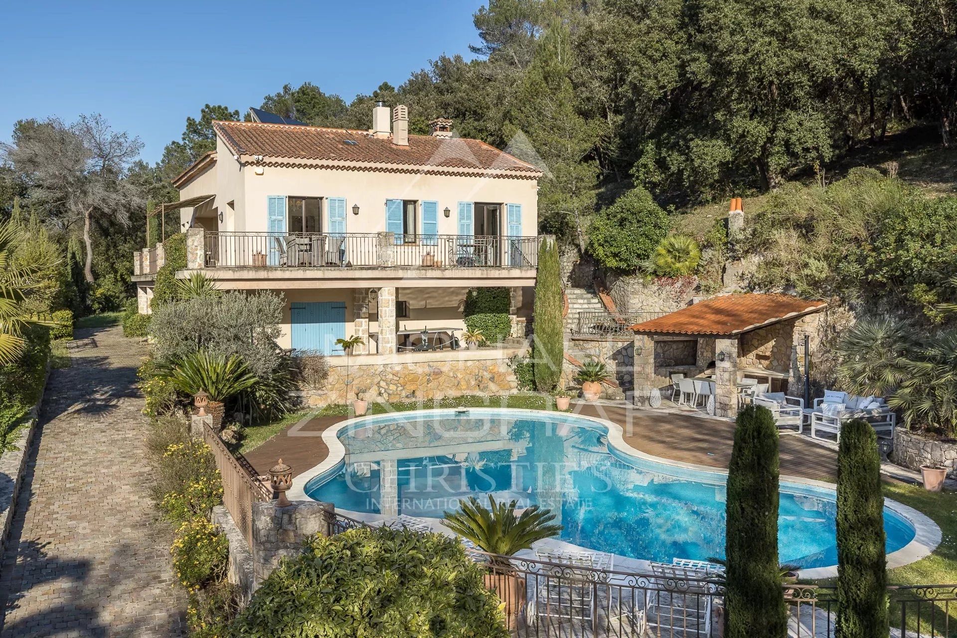 بيت في Mougins, Alpes-Maritimes 12667602