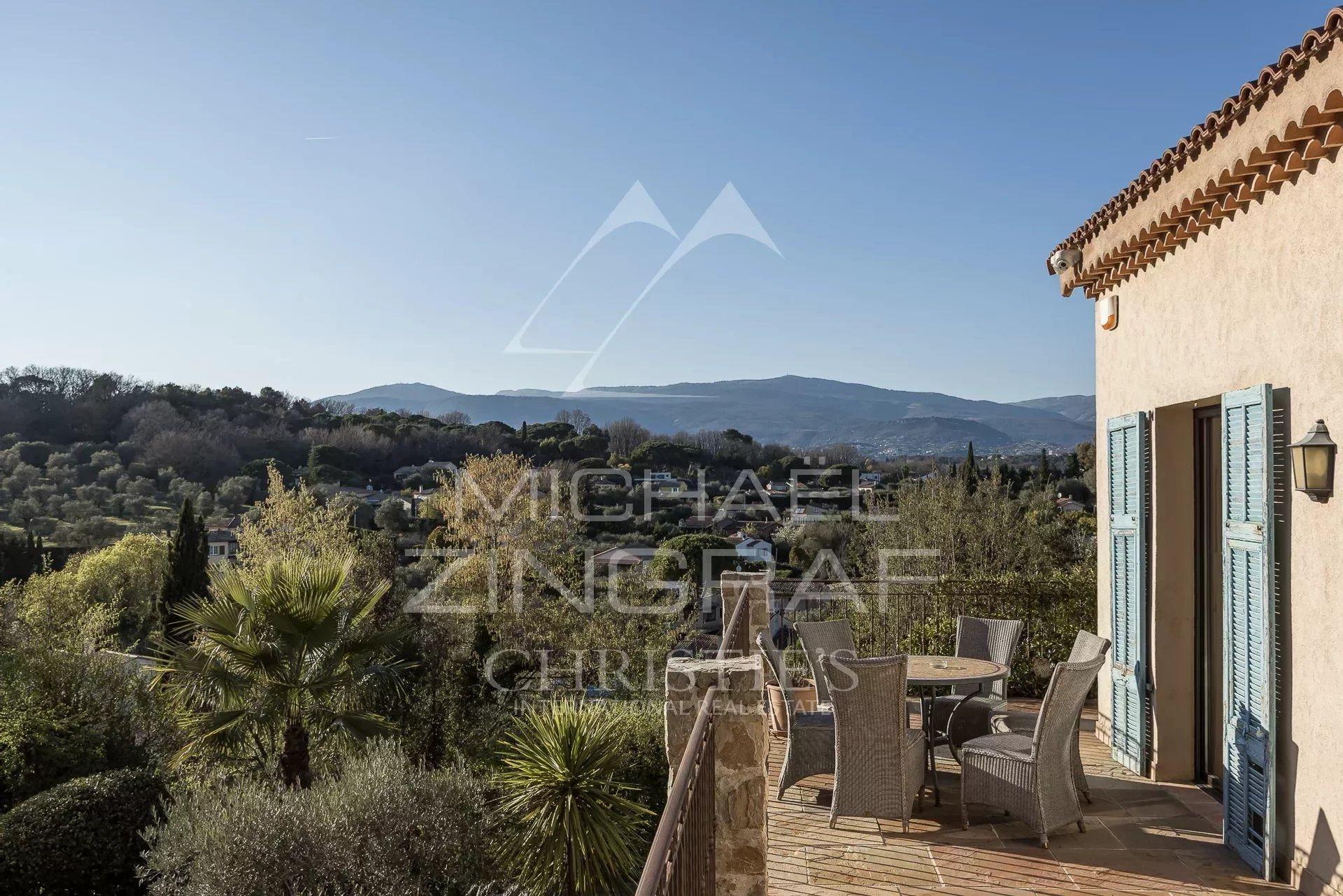 بيت في Mougins, Alpes-Maritimes 12667602