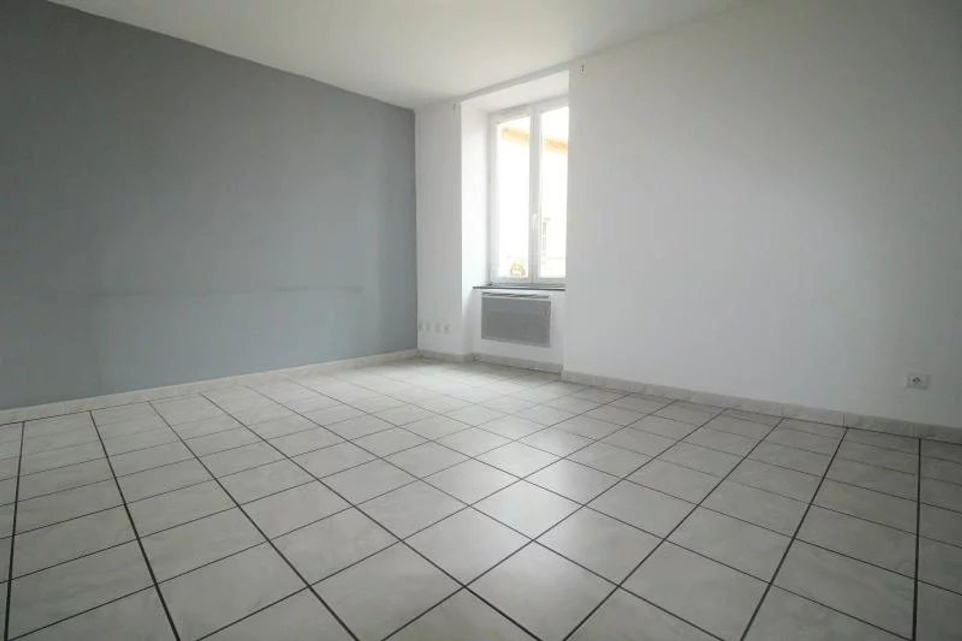 Condominium in Montmerle-sur-Saone, Auvergne-Rhone-Alpes 12667637