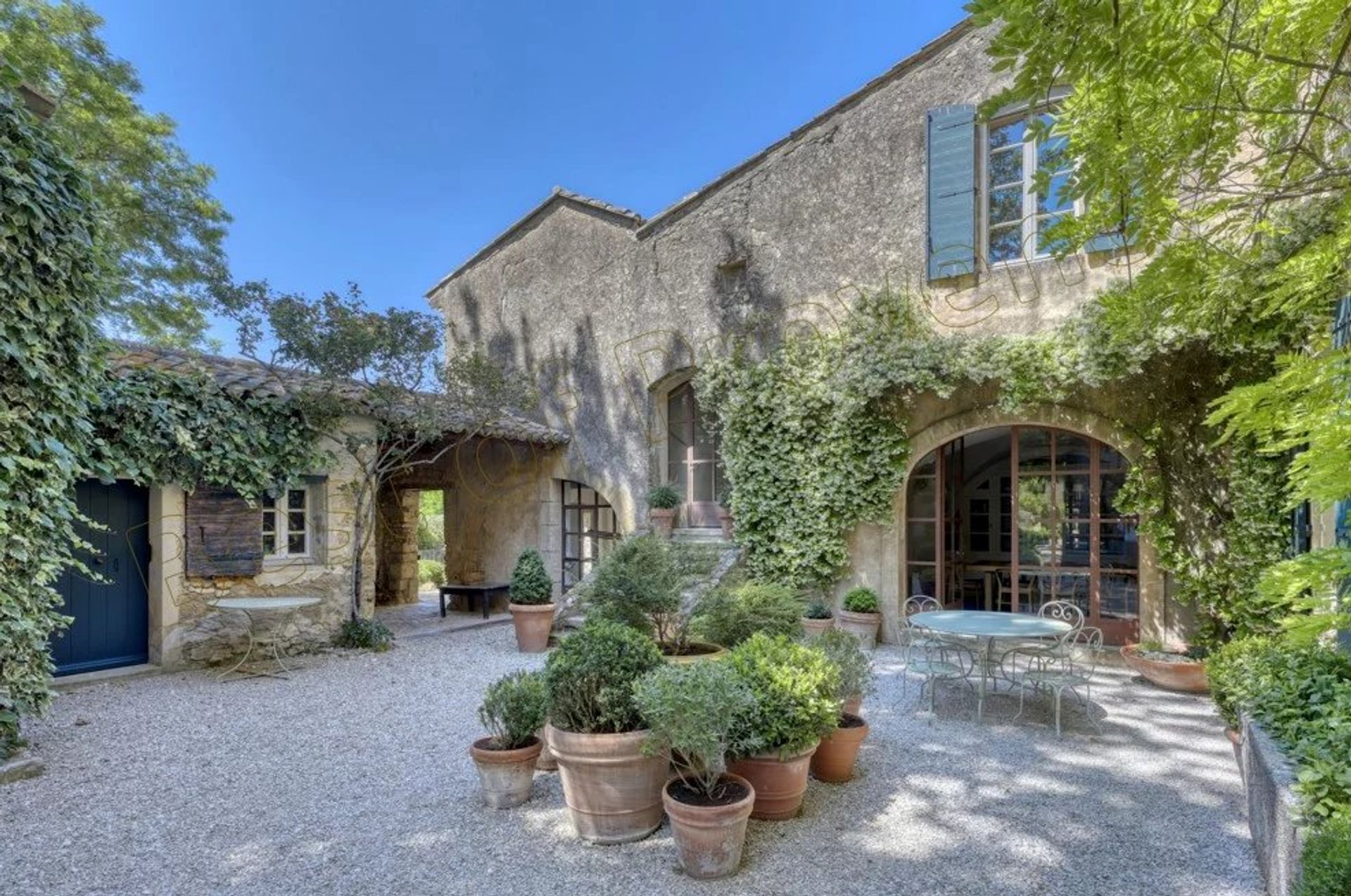 House in Lourmarin, Provence-Alpes-Cote d'Azur 12668505