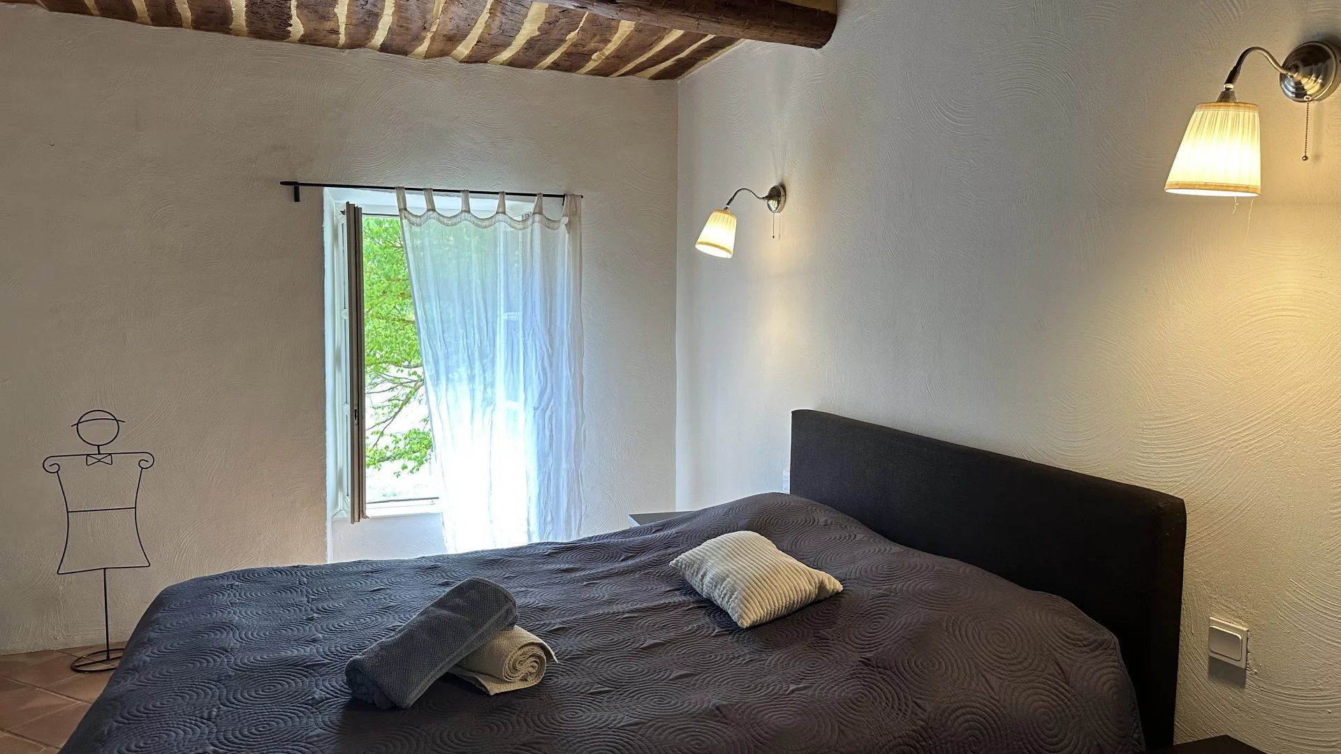 Hus i La Tour-d'Aigues, Vaucluse 12668510