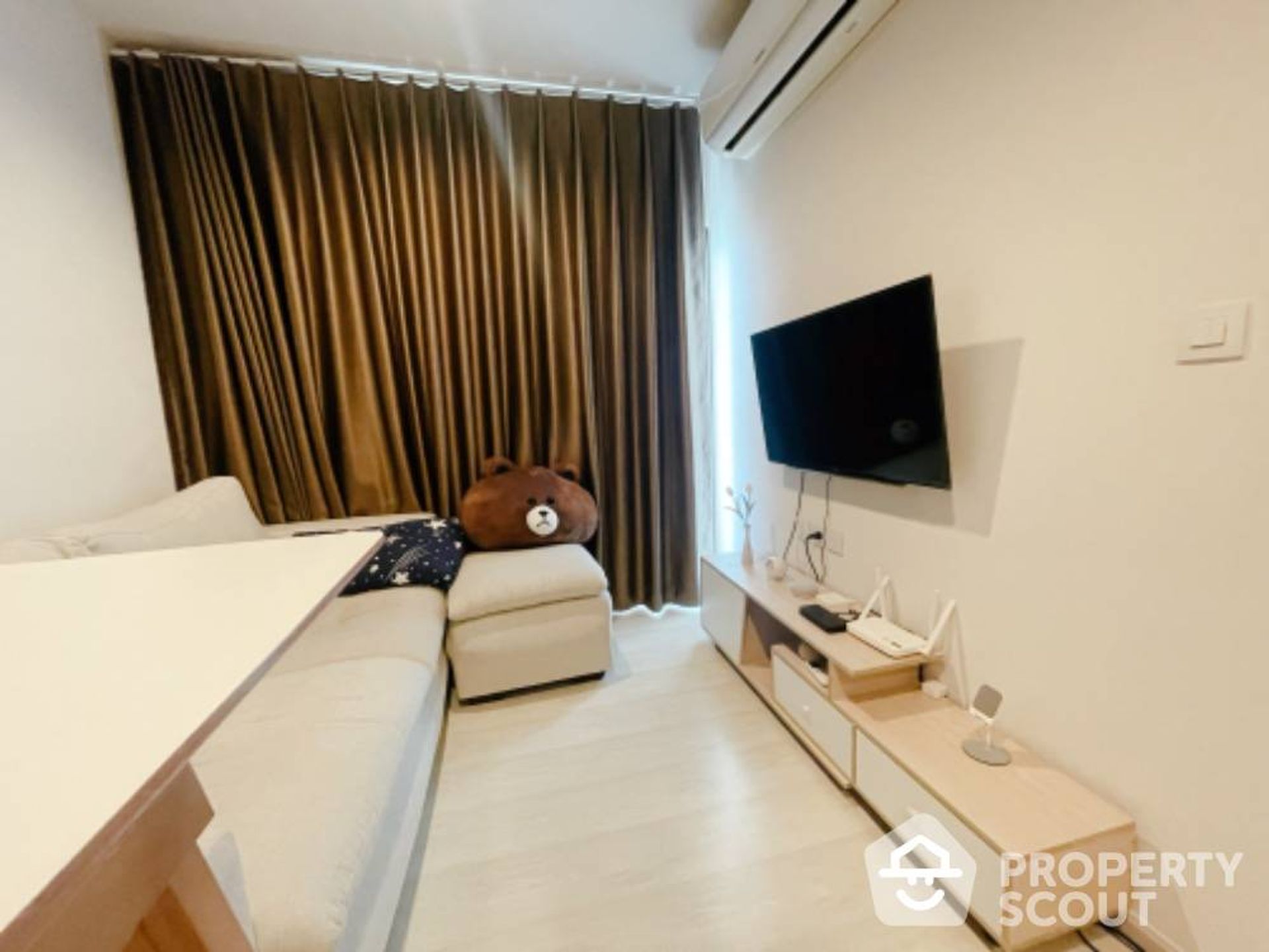 Condominium in Phra Khanong, Krung Thep Maha Nakhon 12669113