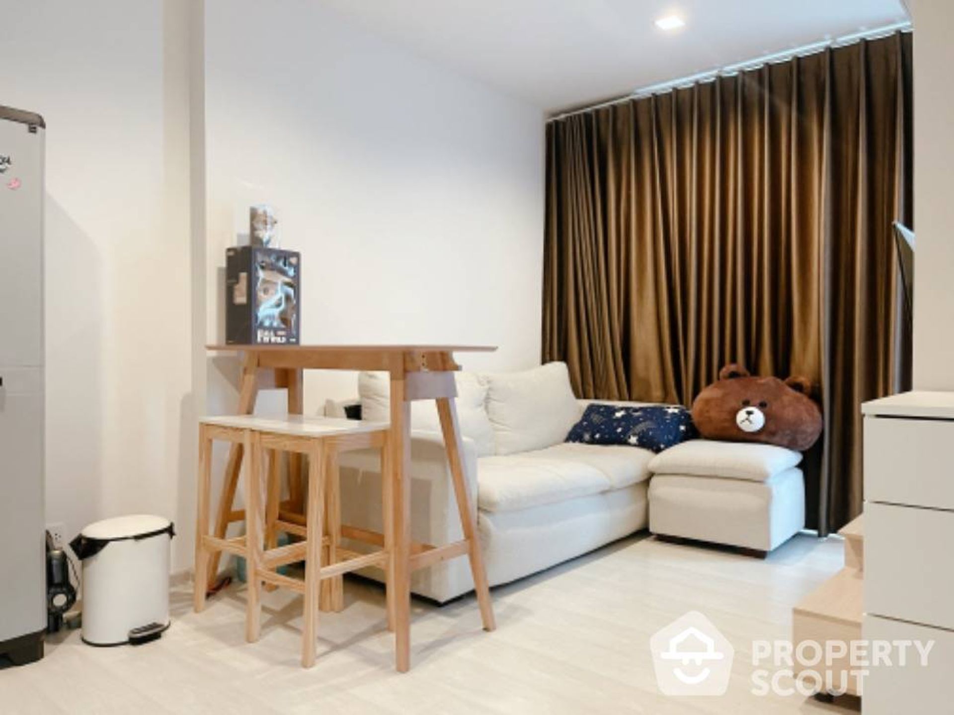 Condominium in Phra Khanong, Krung Thep Maha Nakhon 12669113