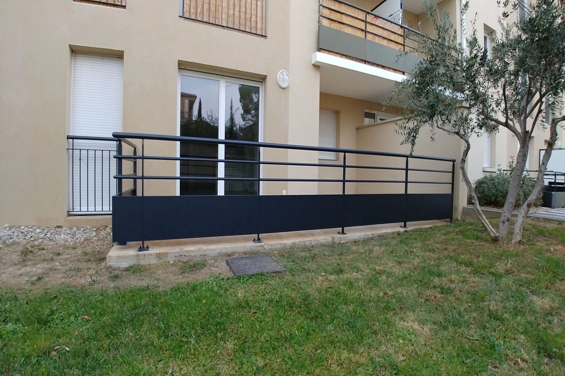 Condominium in Sorgues, Provence-Alpes-Côte d'Azur 12669229