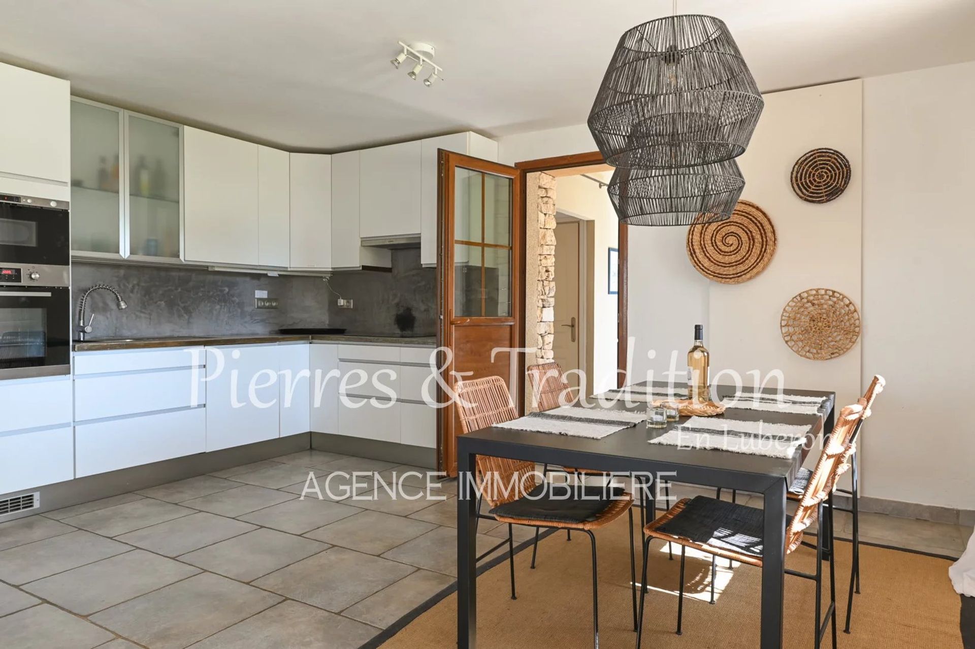 casa no Caseneuve, Vaucluse 12669844