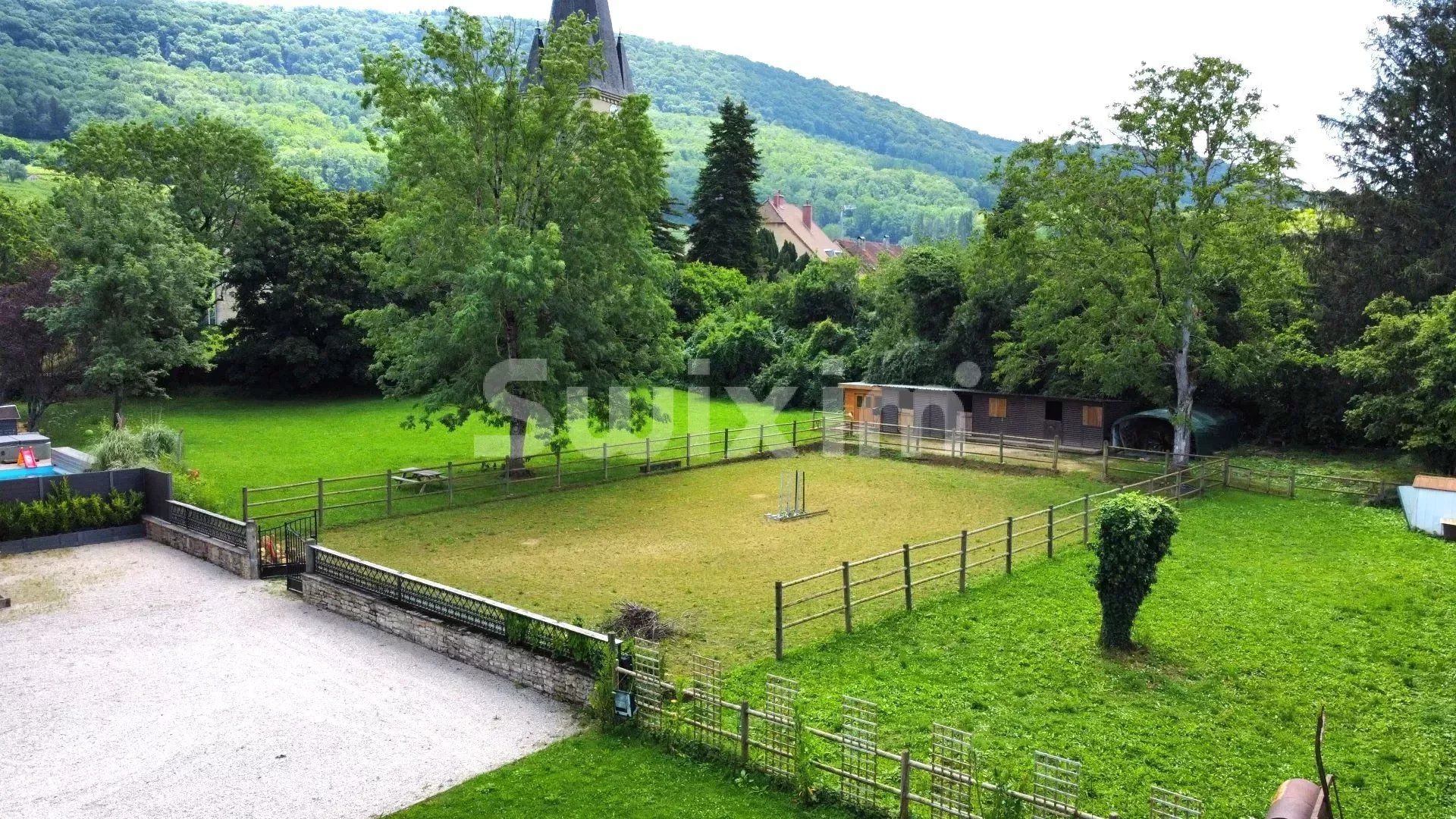 σπίτι σε Lons-le-Saunier, Bourgogne-Franche-Comte 12671641