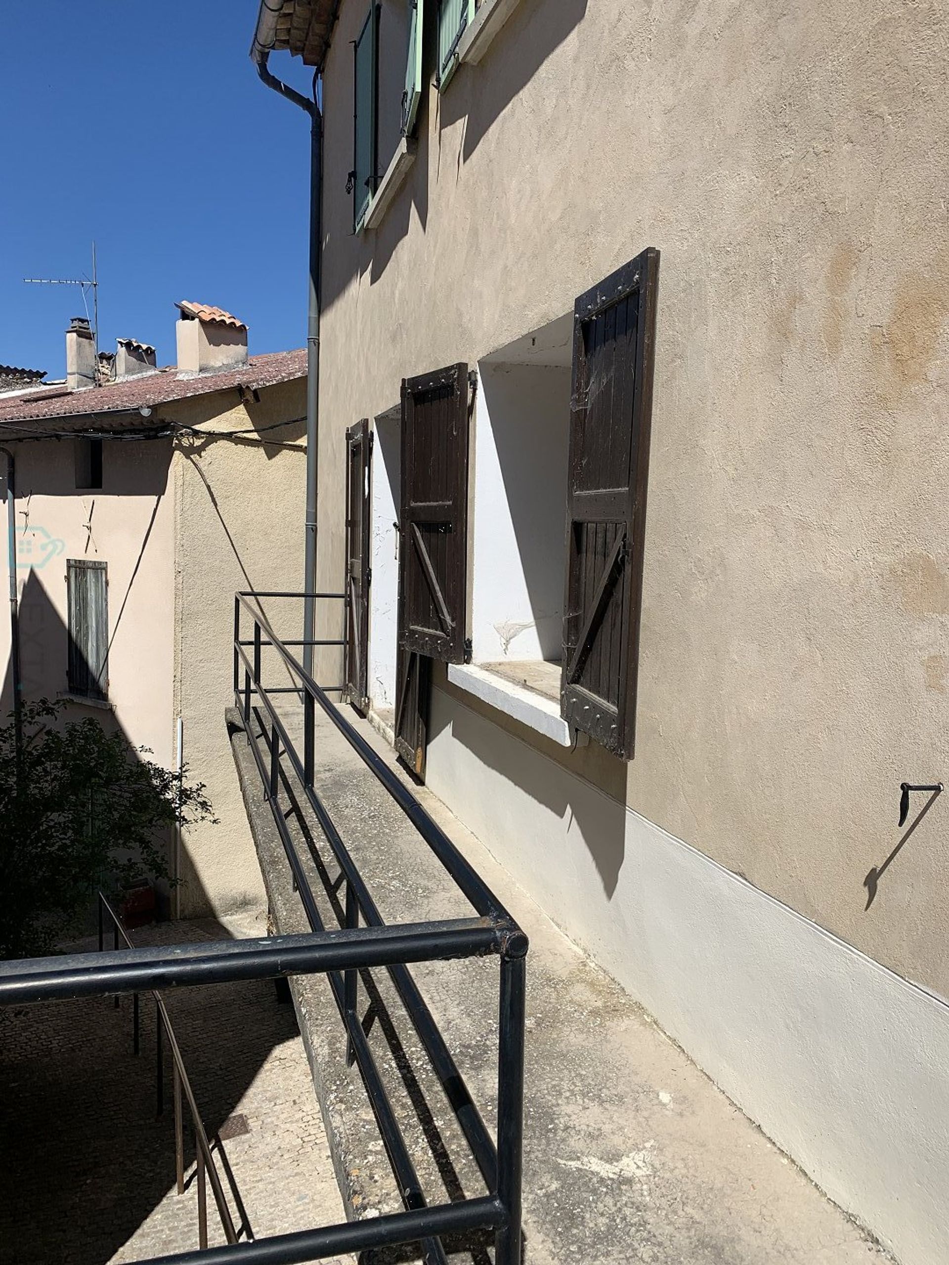 Condominium in Estoublon, Provence-Alpes-Côte d'Azur 12672054