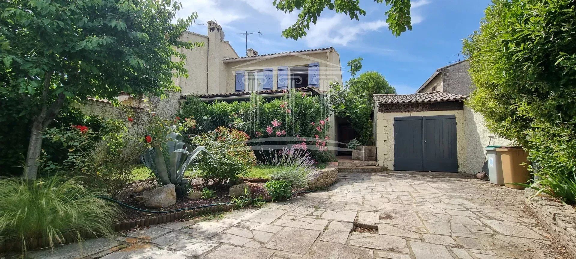 بيت في Vedene, Provence-Alpes-Cote d'Azur 12673034