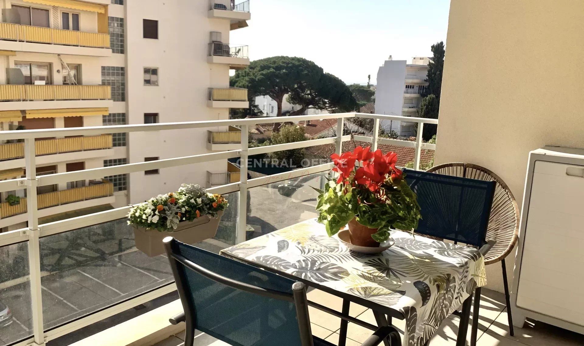 Condominium in Juan-les-Pins, Alpes-Maritimes 12673121