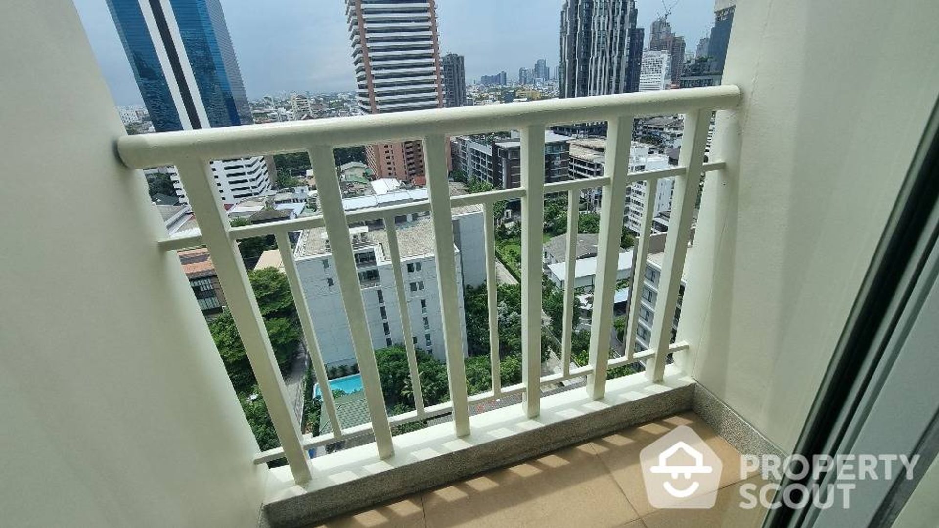 Condominium in Watthana, Krung Thep Maha Nakhon 12684180