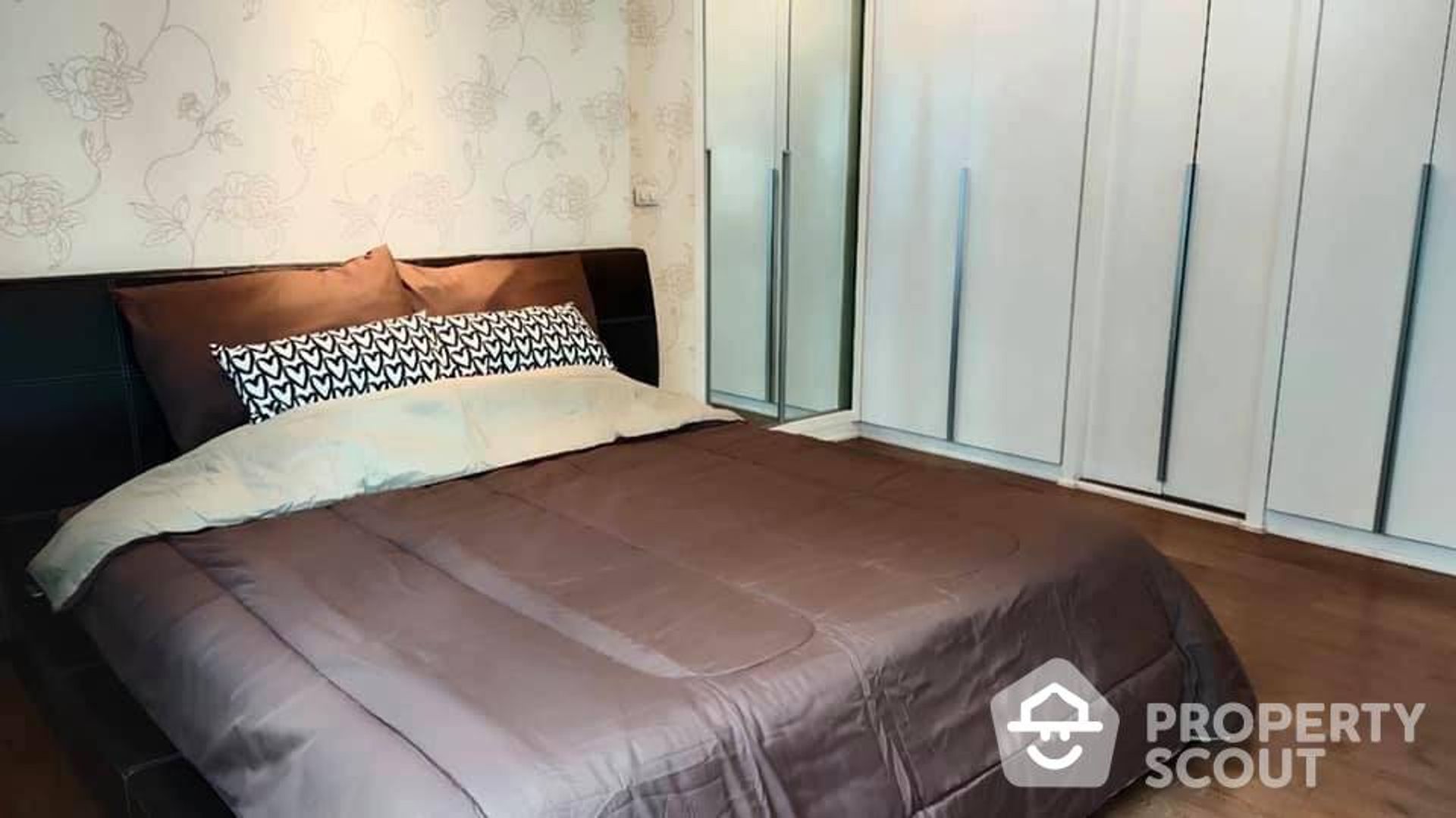 Condominium in Phra Khanong, Krung Thep Maha Nakhon 12685721