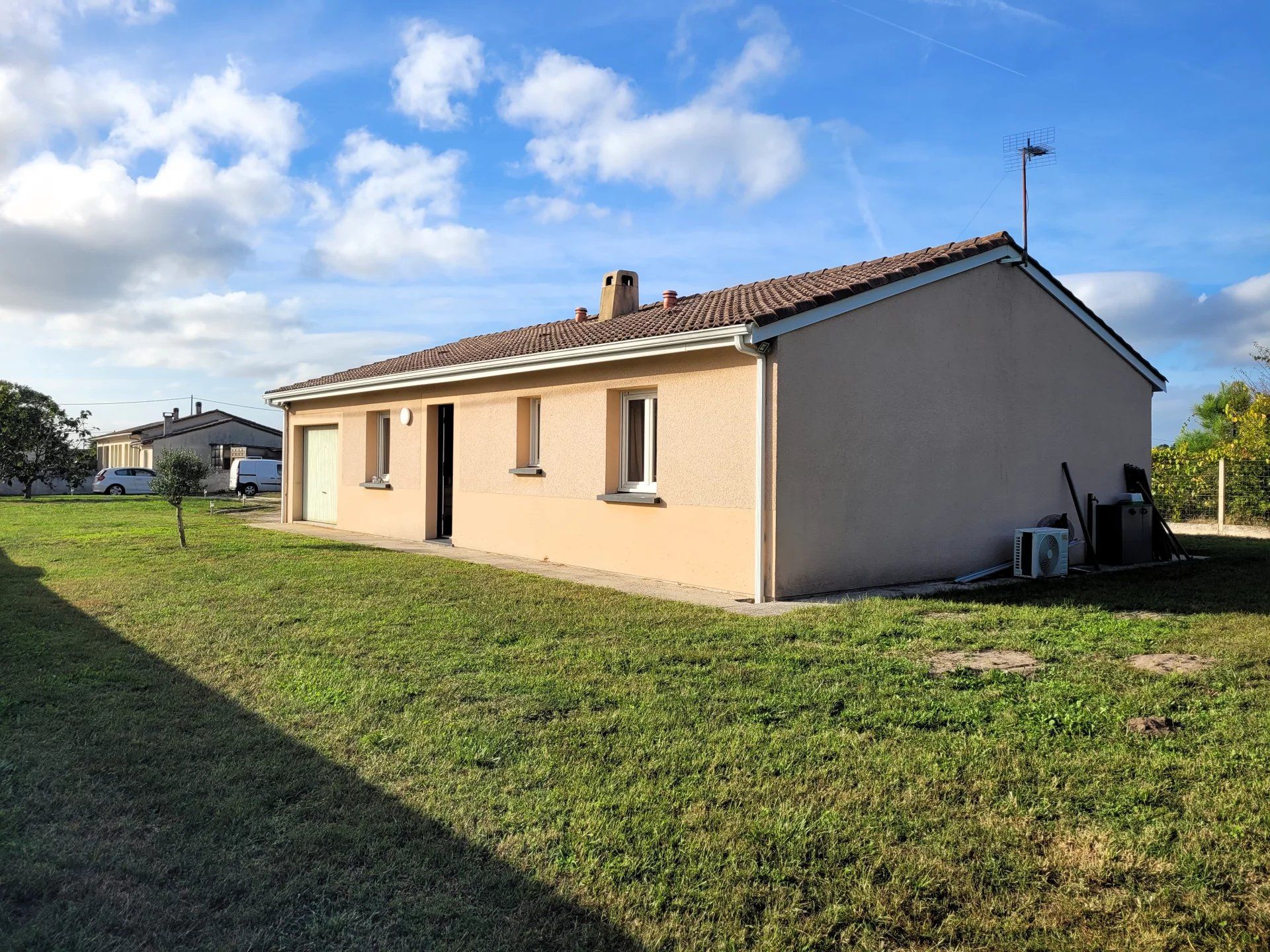 Будинок в Laruscade, Nouvelle-Aquitaine 12686644