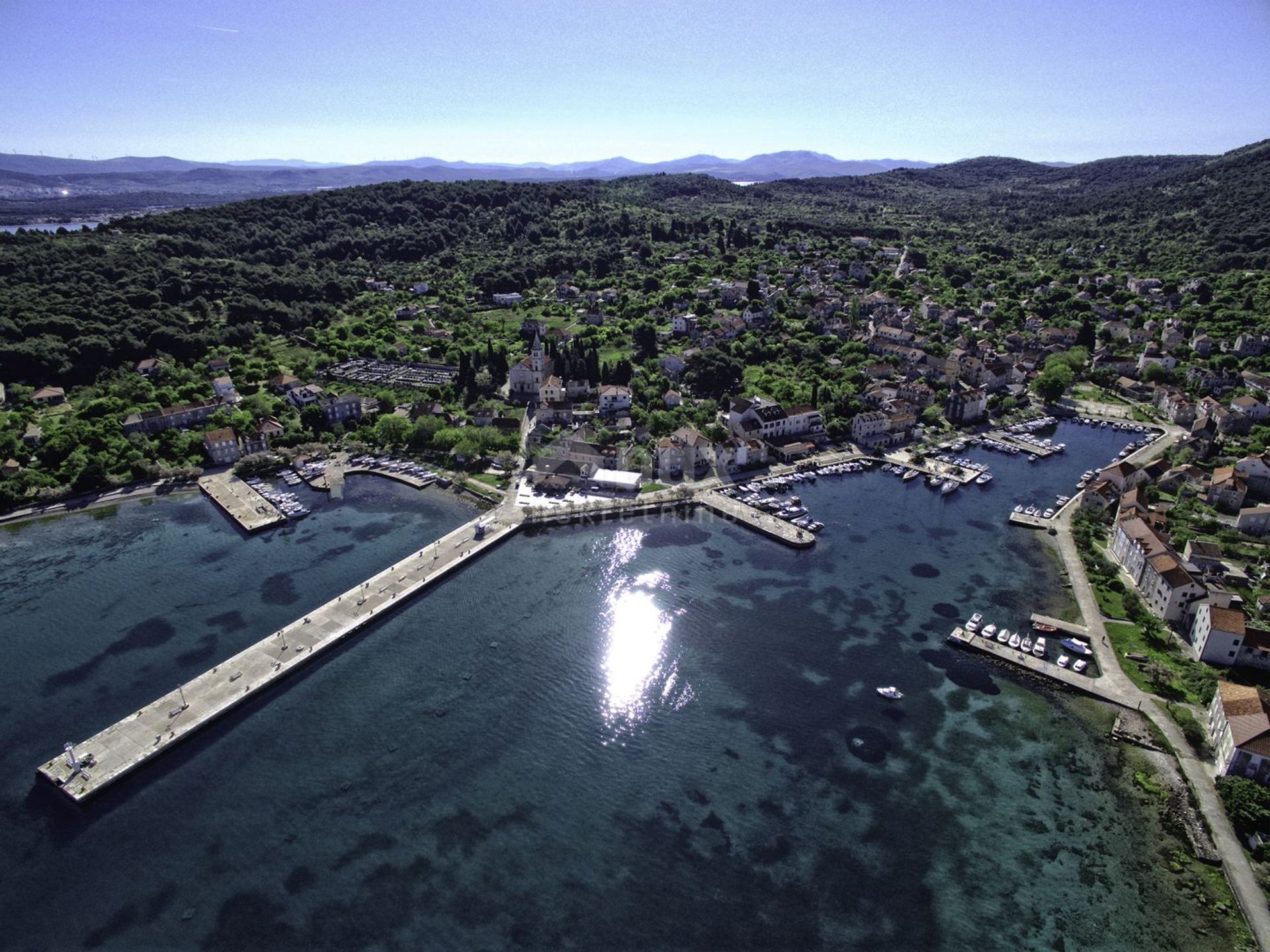 casa no Zlarin, Šibenik-Knin County 12686896