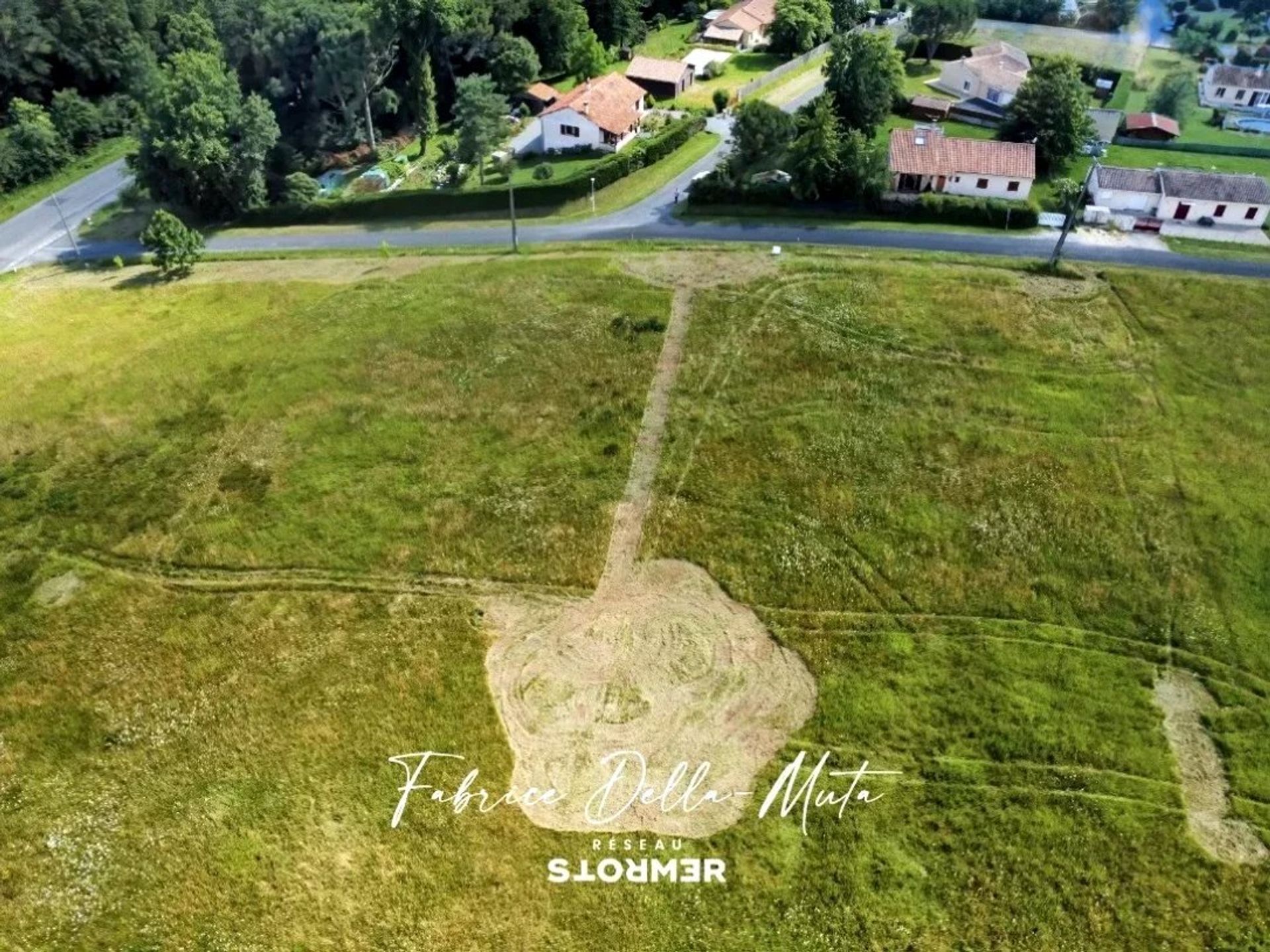 Land i Douville, Nouvelle-Aquitaine 12687497