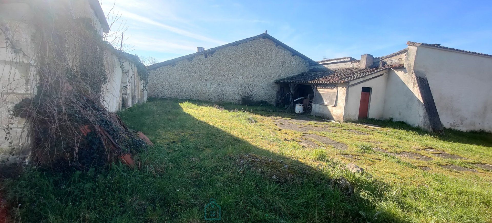 אַחֵר ב Bourg-du-Bost, Nouvelle-Aquitaine 12688149