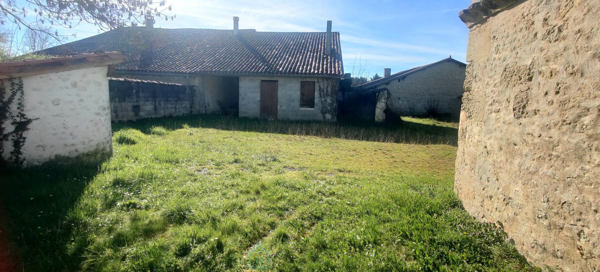 אַחֵר ב Bourg-du-Bost, Nouvelle-Aquitaine 12688149