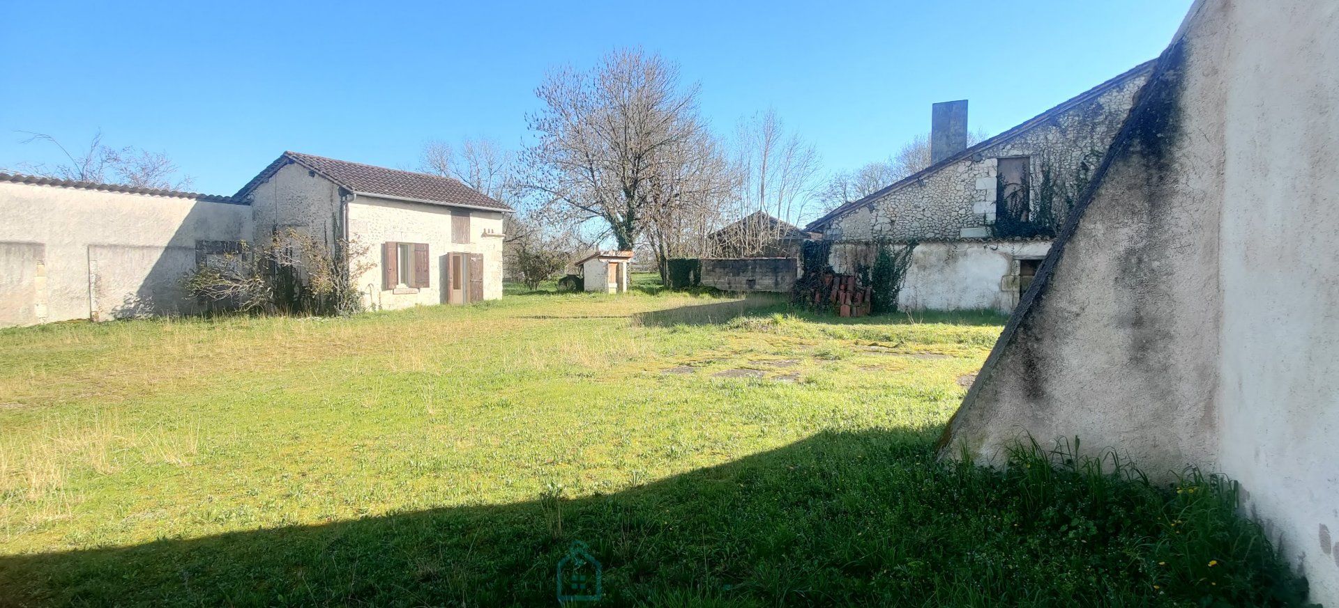 אַחֵר ב Bourg-du-Bost, Nouvelle-Aquitaine 12688149