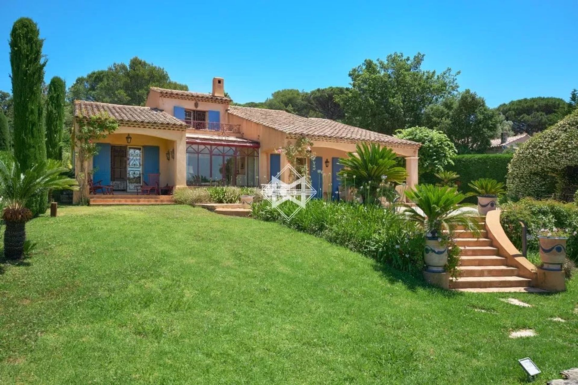 Rumah di Saint-Tropez, Provence-Alpes-Cote d'Azur 12689437