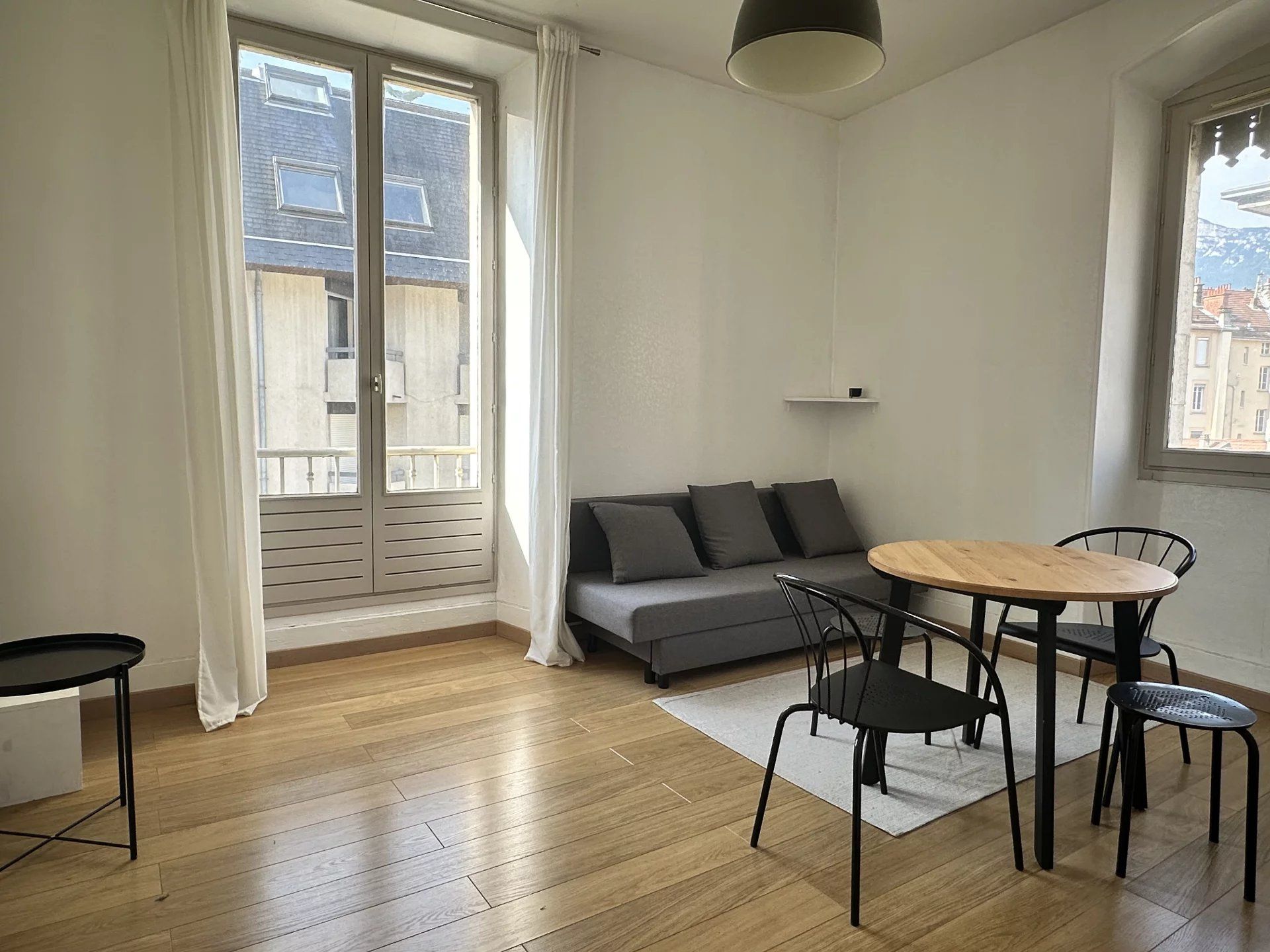 Condominium in Grenoble, Auvergne-Rhône-Alpes 12689451