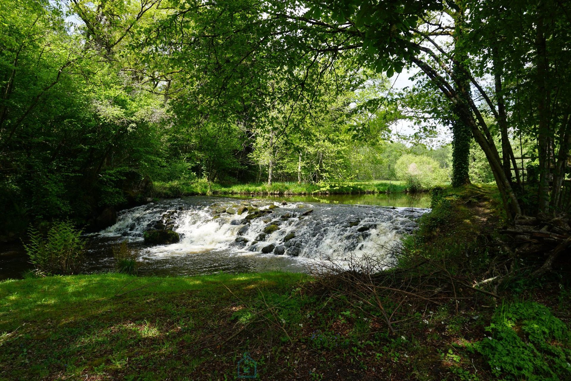 آخر في Savignac-de-Nontron, Nouvelle-Aquitaine 12690123