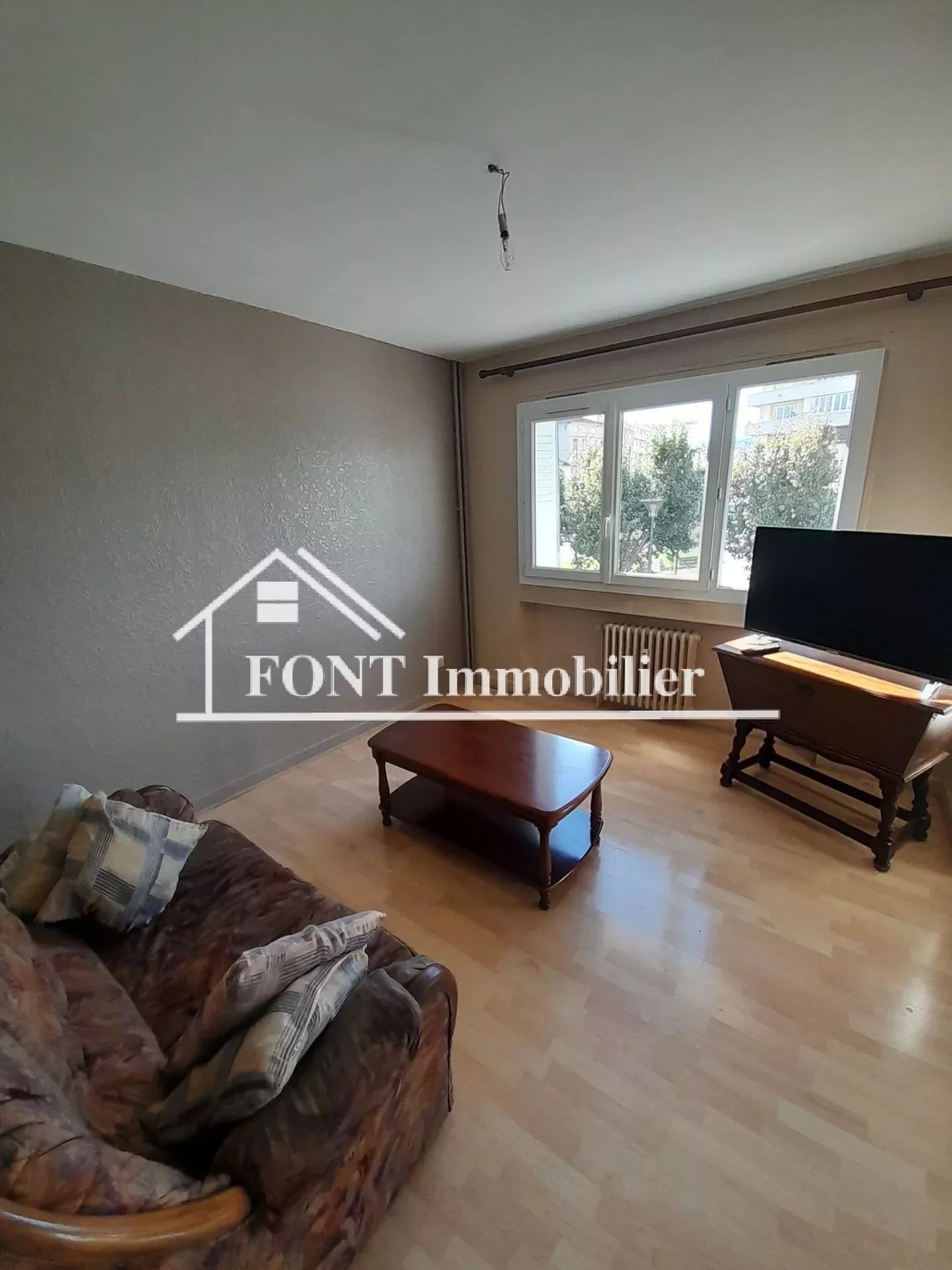 Condominium in Sint-Chamond, Auvergne-Rhône-Alpes 12690389