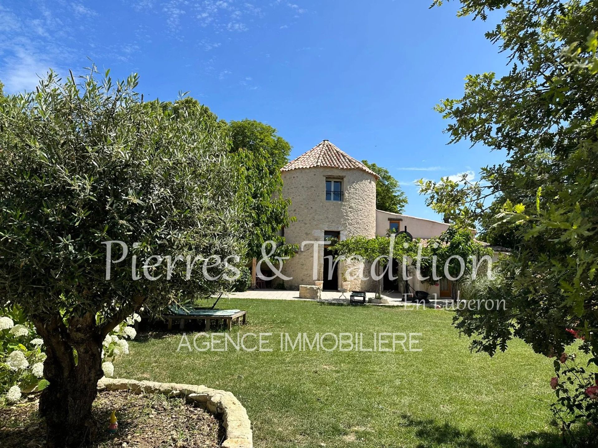 Casa nel Simiane-la-Rotonde, Provence-Alpes-Cote d'Azur 12691986