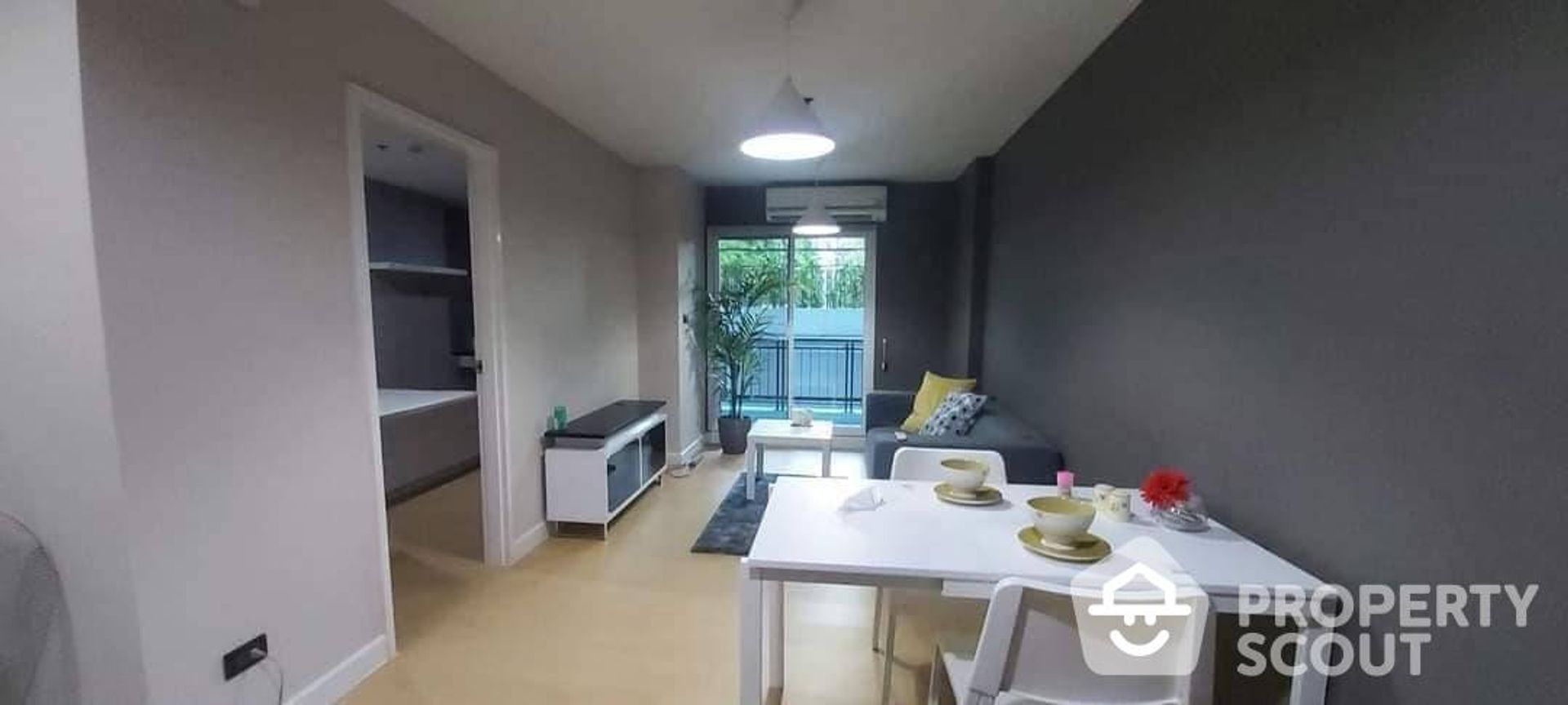 Condominium in Phra Khanong, Krung Thep Maha Nakhon 12692804