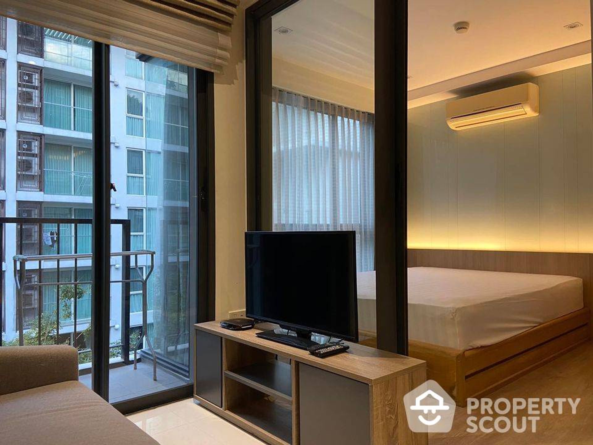 Condominium in Watthana, Krung Thep Maha Nakhon 12692825