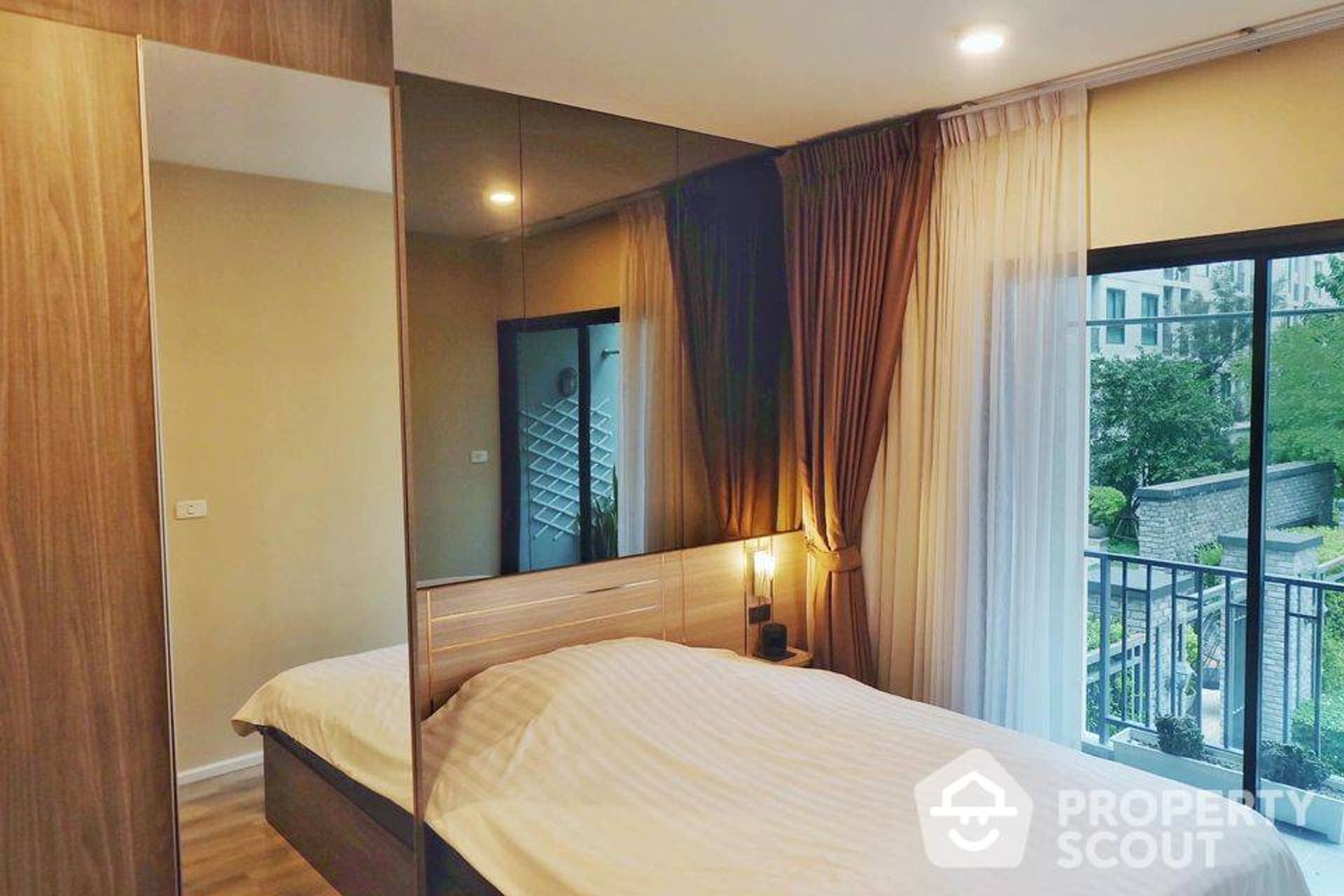 Condominio en Ban Khlong Samrong, Samut Prakan 12692930