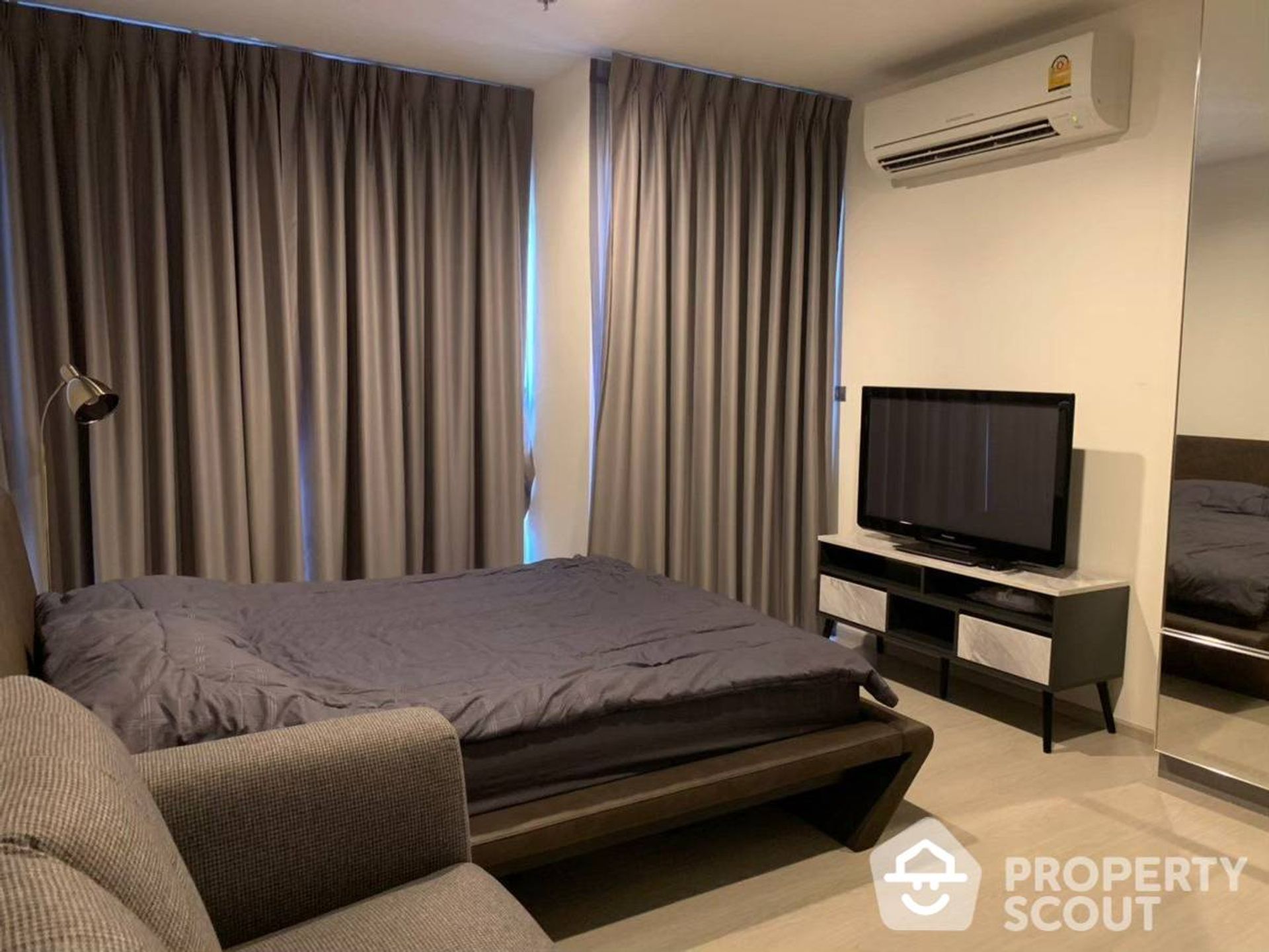 Condominium in Khlong Toei, Krung Thep Maha Nakhon 12692945