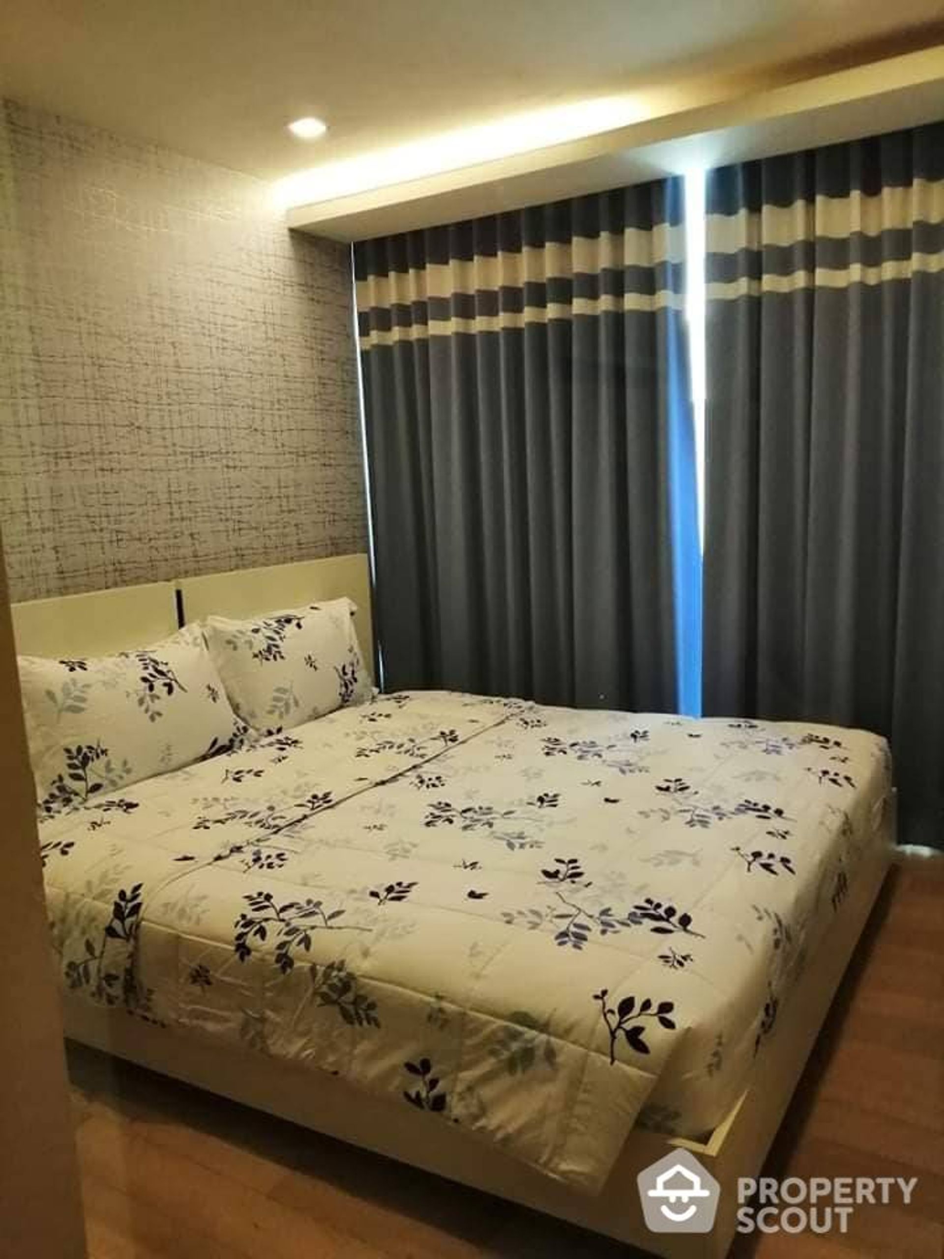 Condominium in Pathum Wan, Krung Thep Maha Nakhon 12693086