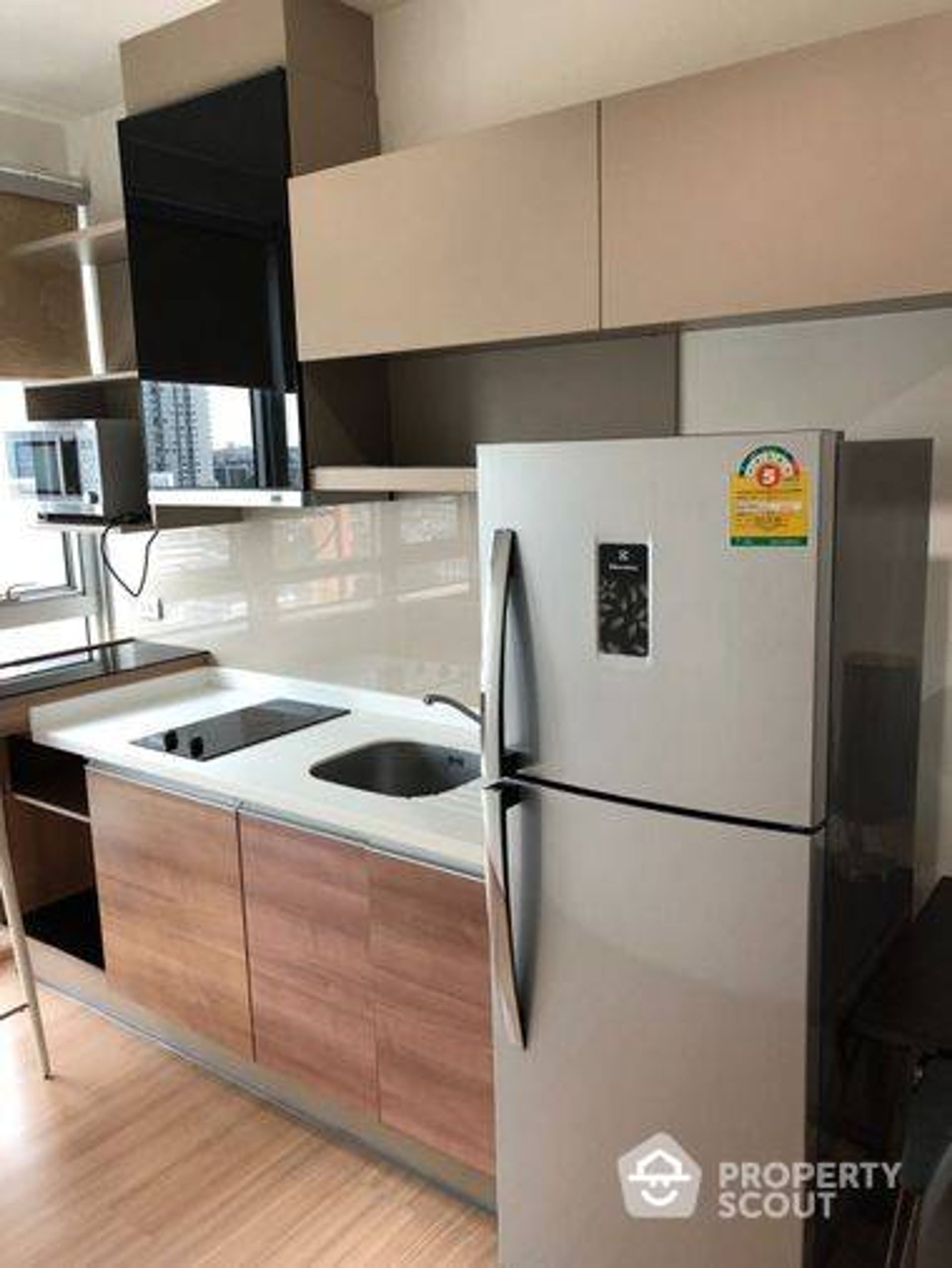 Condominium in Phra Khanong, Krung Thep Maha Nakhon 12693136