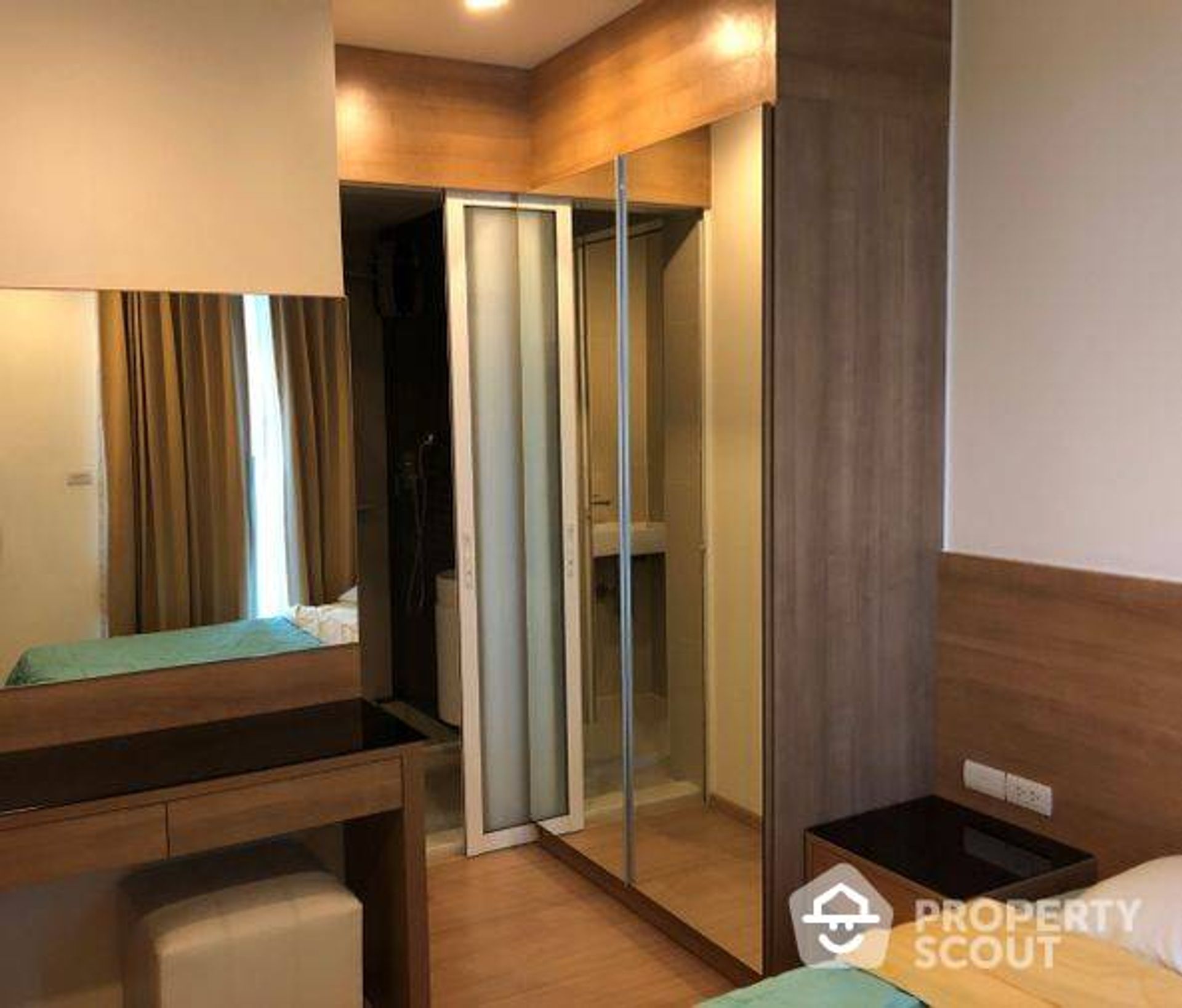 Condominium in Phra Khanong, Krung Thep Maha Nakhon 12693136