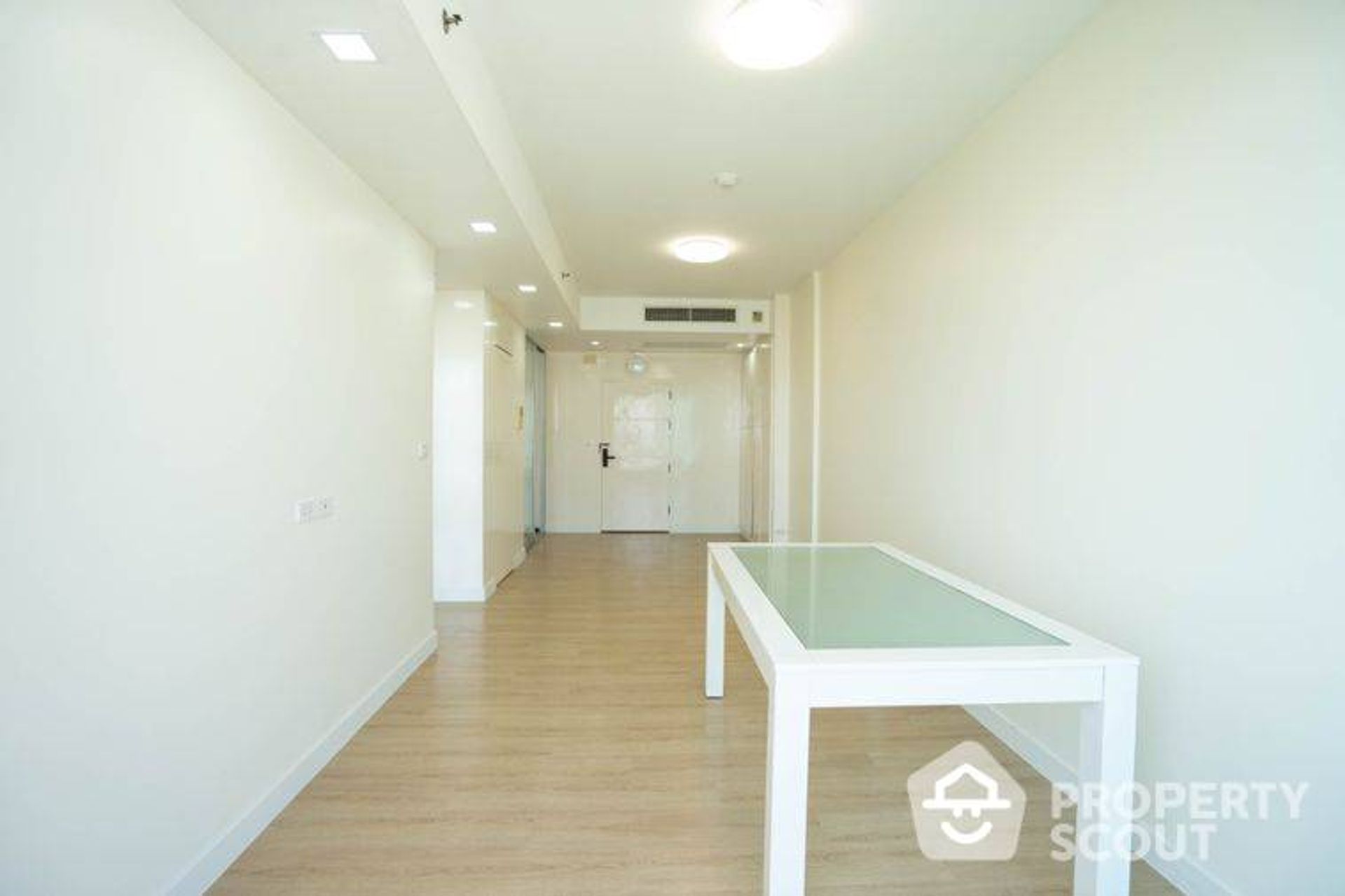 Condominium in Godown, Krung Thep Maha Nakhon 12693166