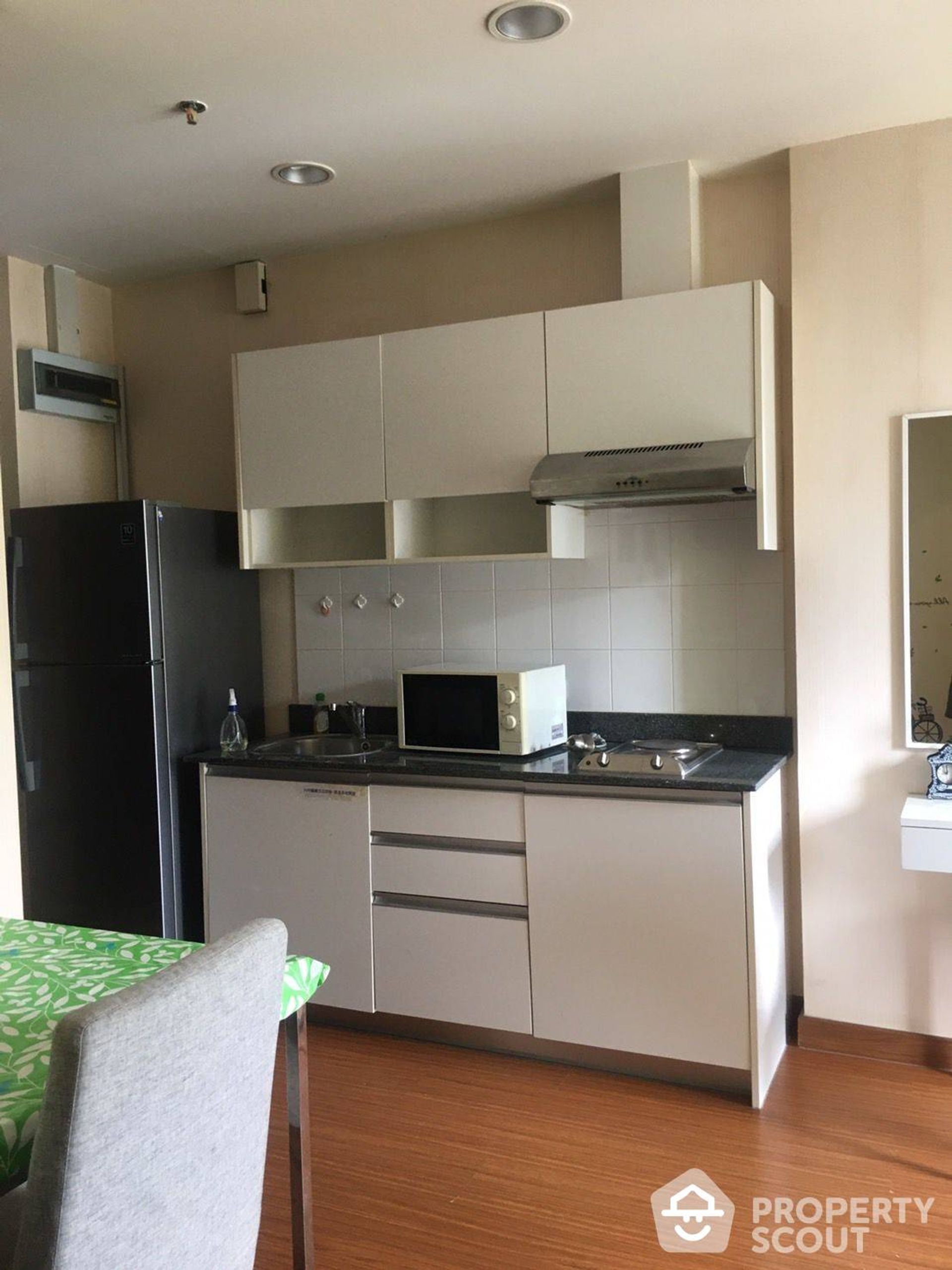 Condominium in Phra Khanong, Krung Thep Maha Nakhon 12693228