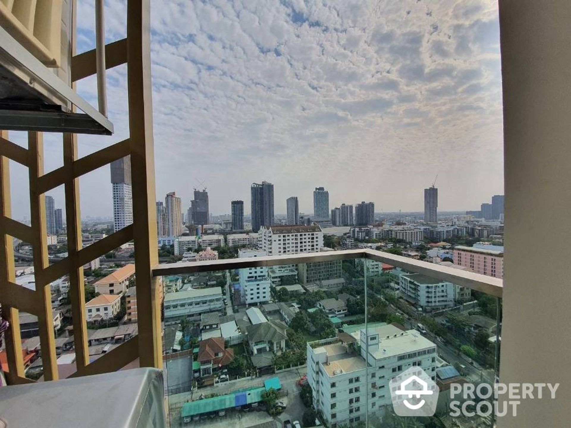 Condominio en Phra Khanong, Krung Thep Maha Nakhon 12693278