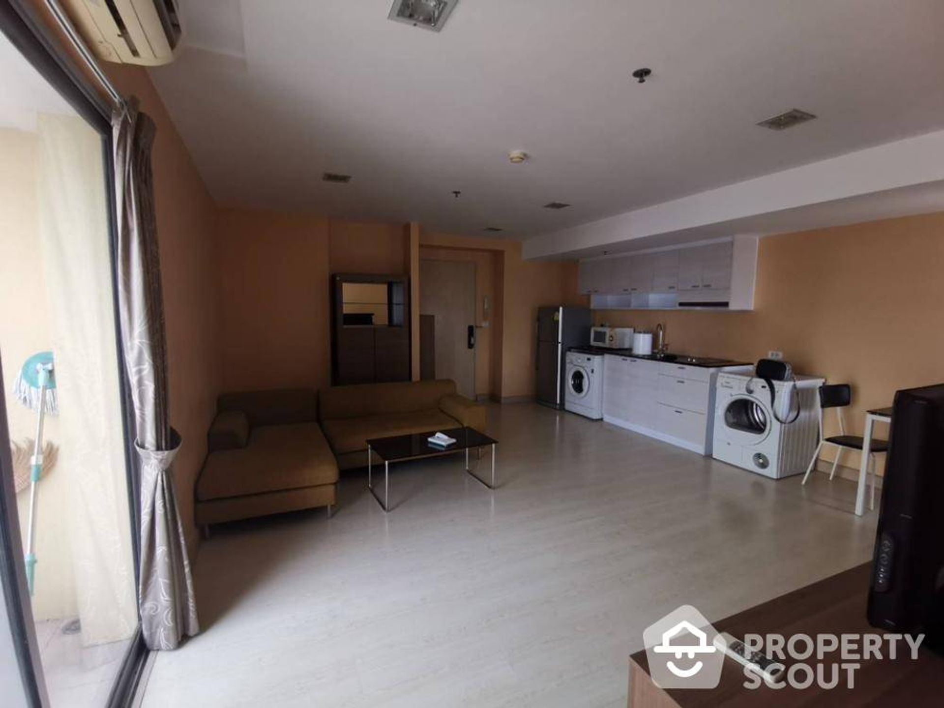 Condominium in Ban Na Lied, Krung Thep Maha Nakhon 12693339