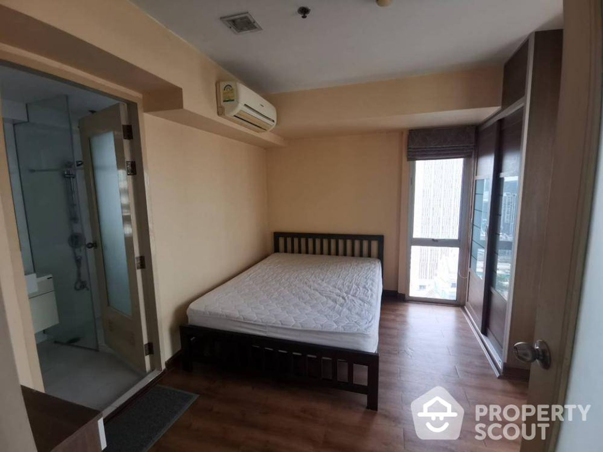 Condominium in Ban Na Lied, Krung Thep Maha Nakhon 12693339