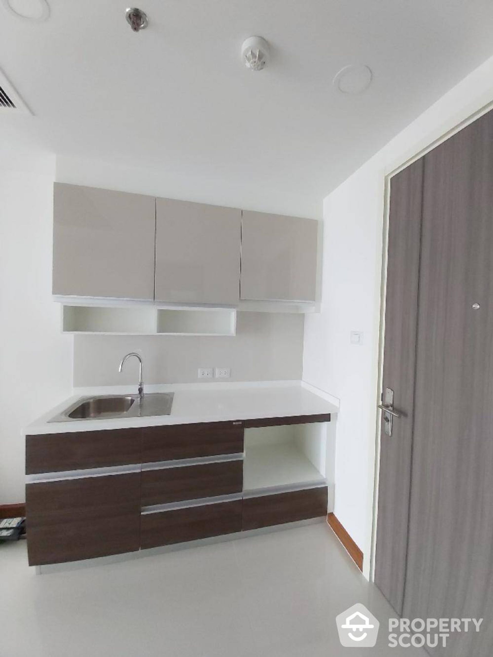 Condominium in Klong San, Krung Thep Maha Nakhon 12693396