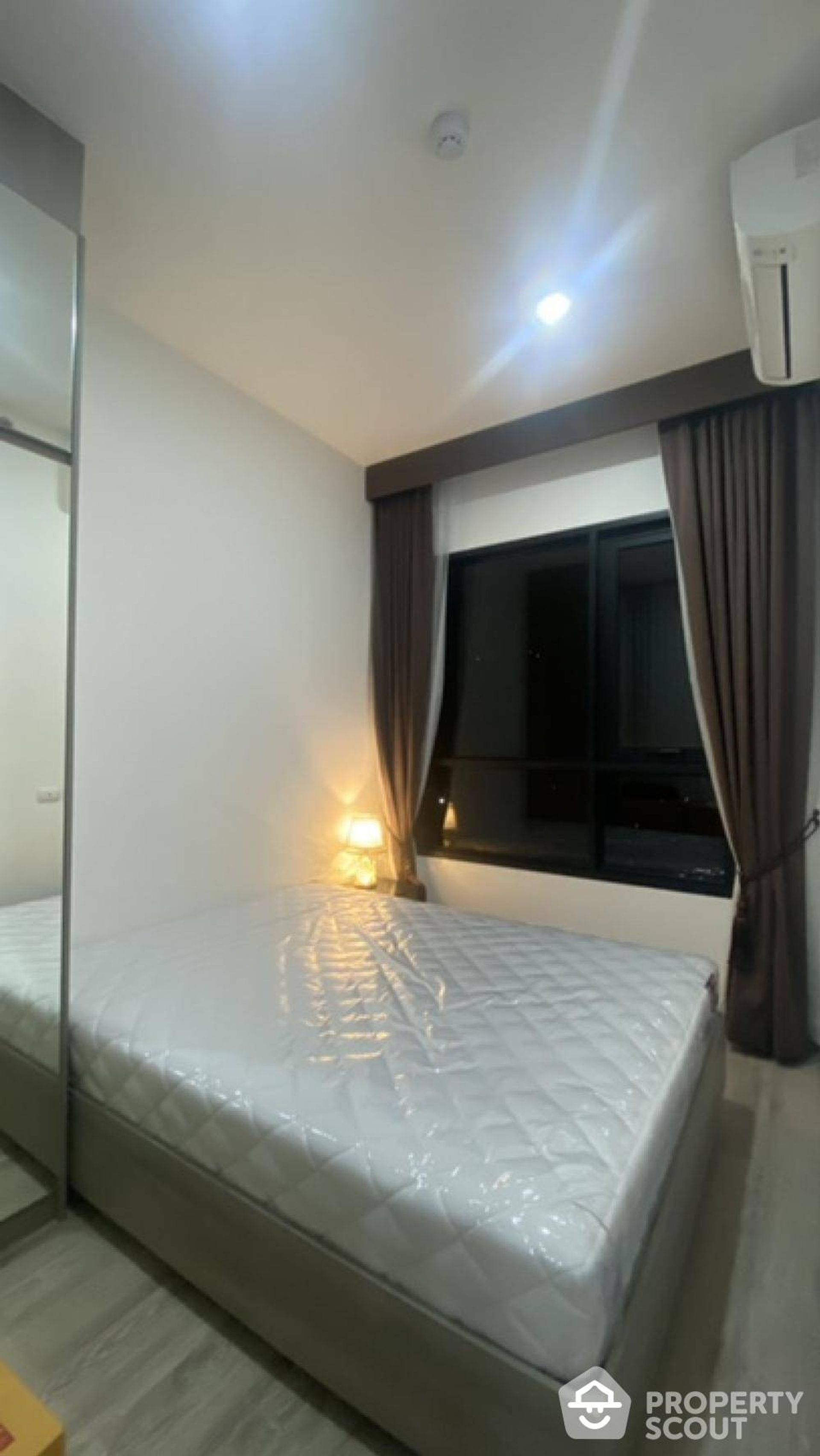 Condominium in Phra Khanong, Krung Thep Maha Nakhon 12693500